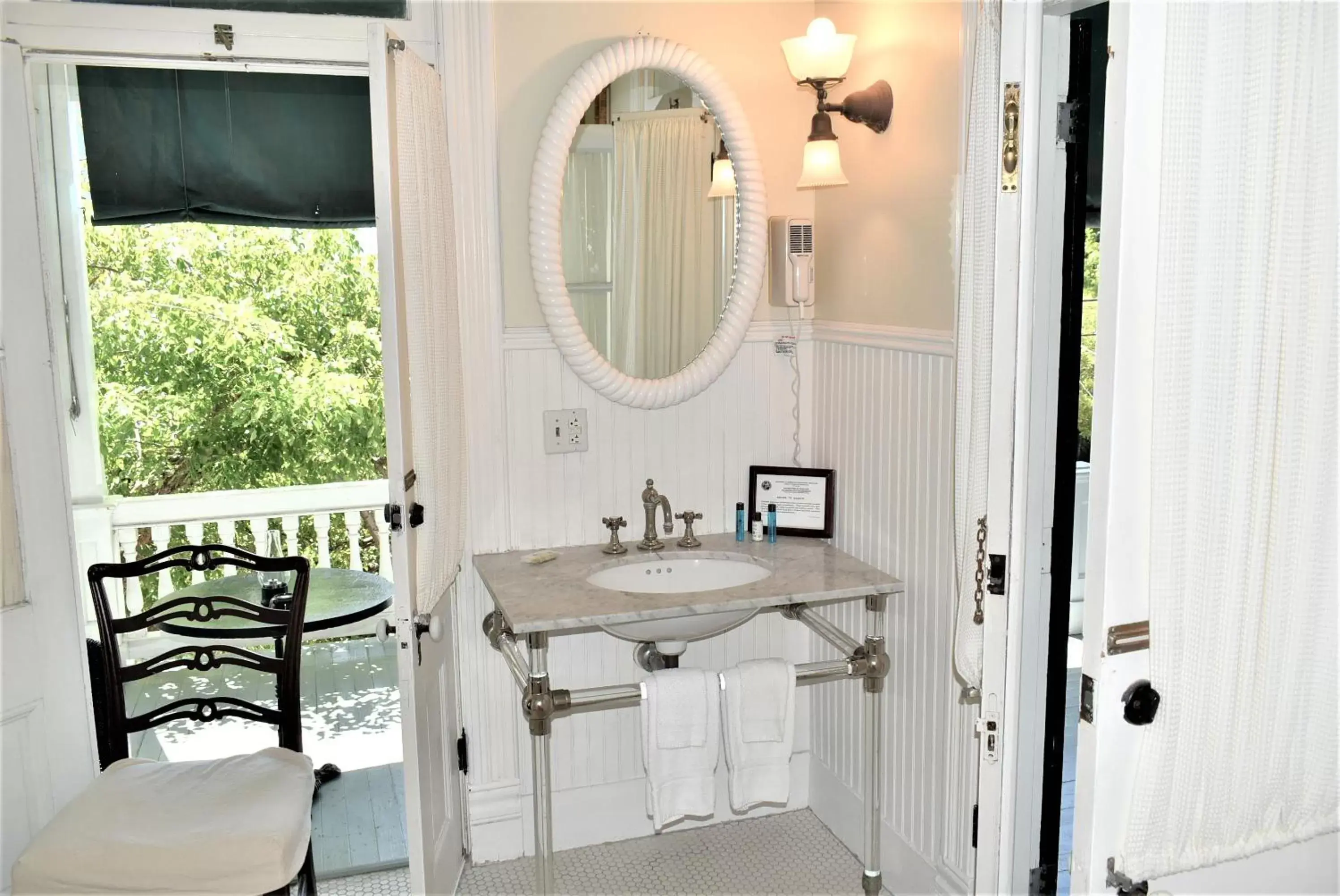 Bathroom in Simonton Court Historic Inn & Cottages