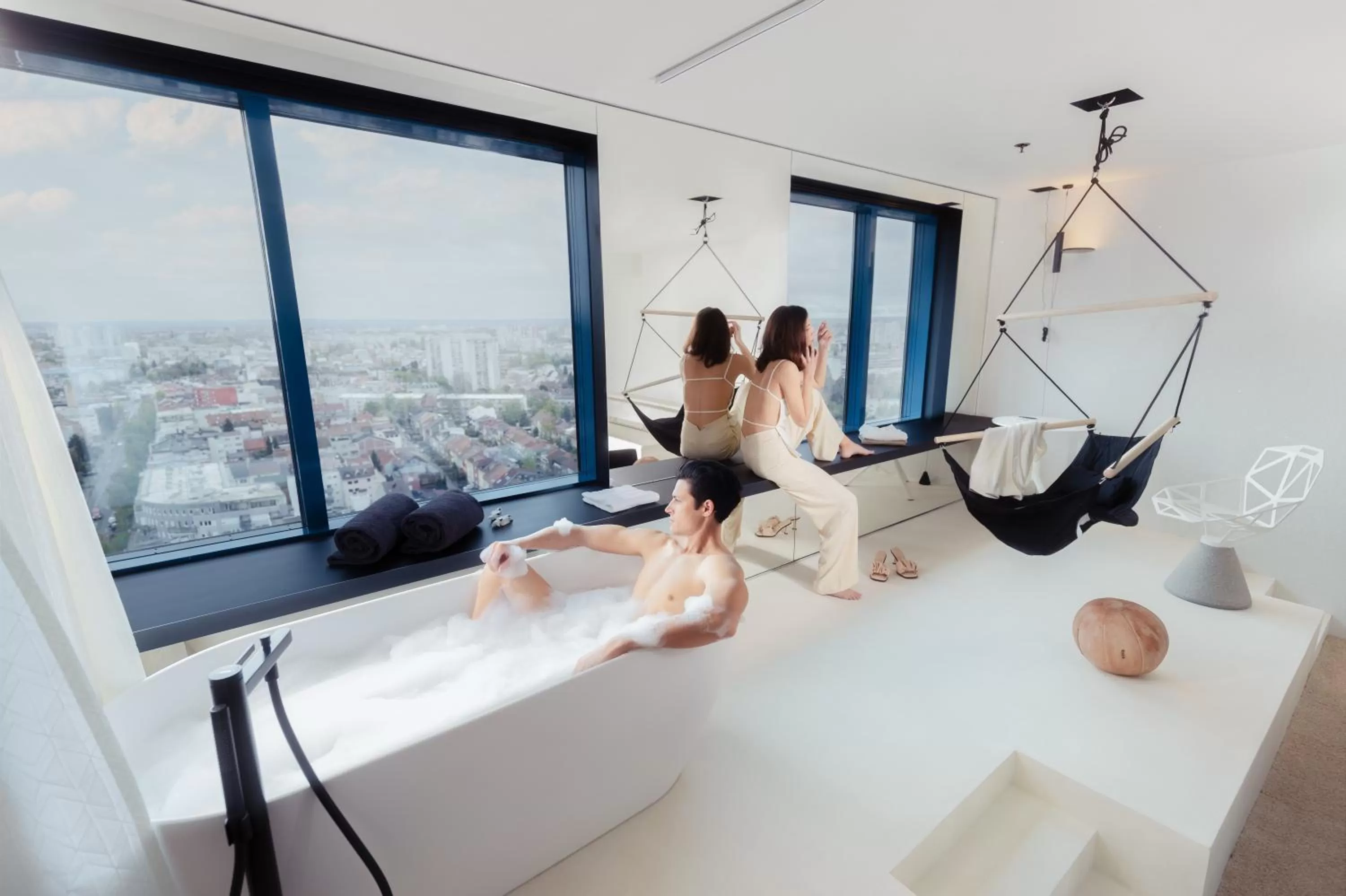 People in Zonar Zagreb by Maistra City Vibes