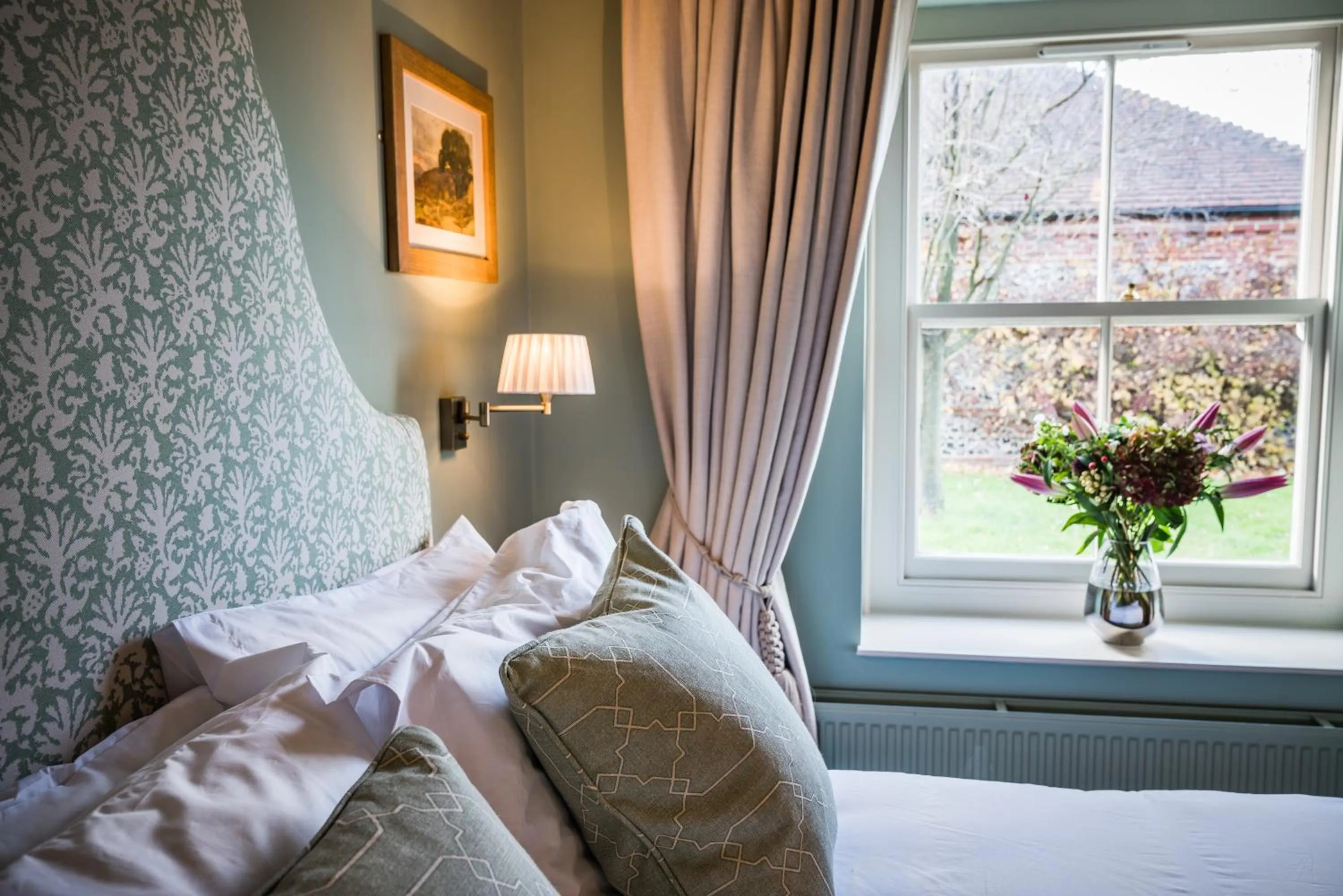Bedroom, Bed in The Horse and Groom Inn