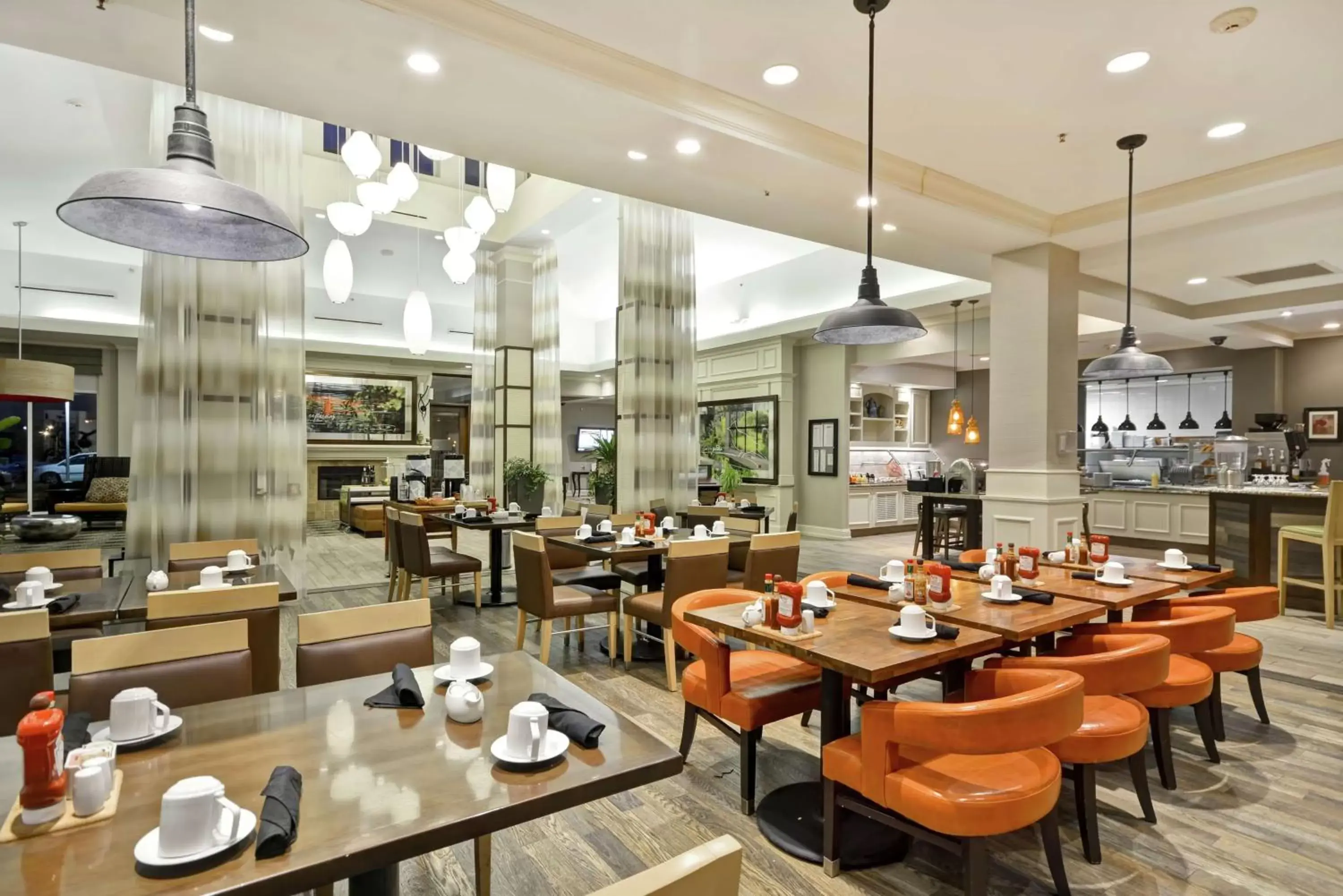 Lounge or bar, Restaurant/Places to Eat in Hilton Garden Inn Riverhead