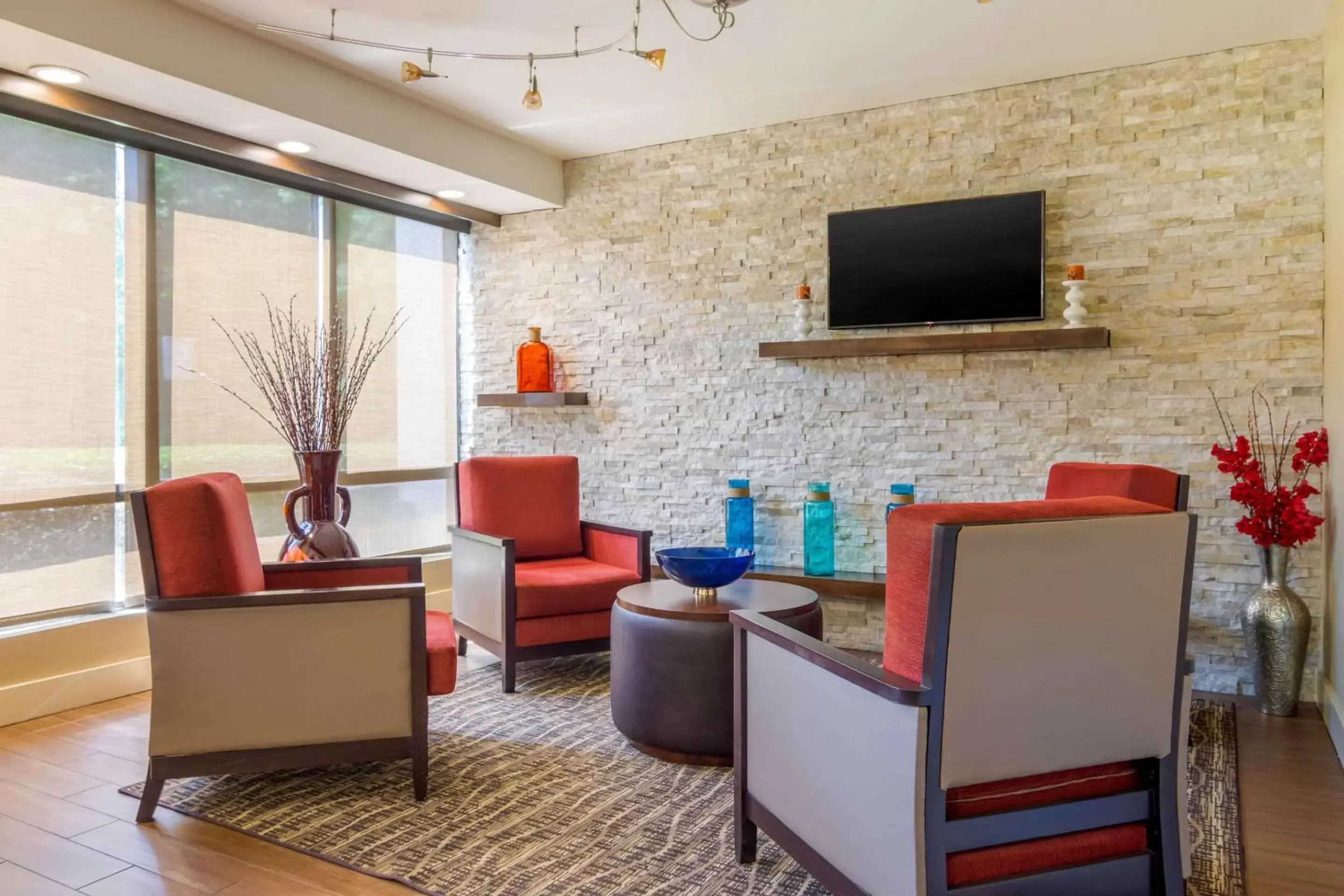 Restaurant/places to eat, Seating Area in Comfort Inn Atlanta Airport