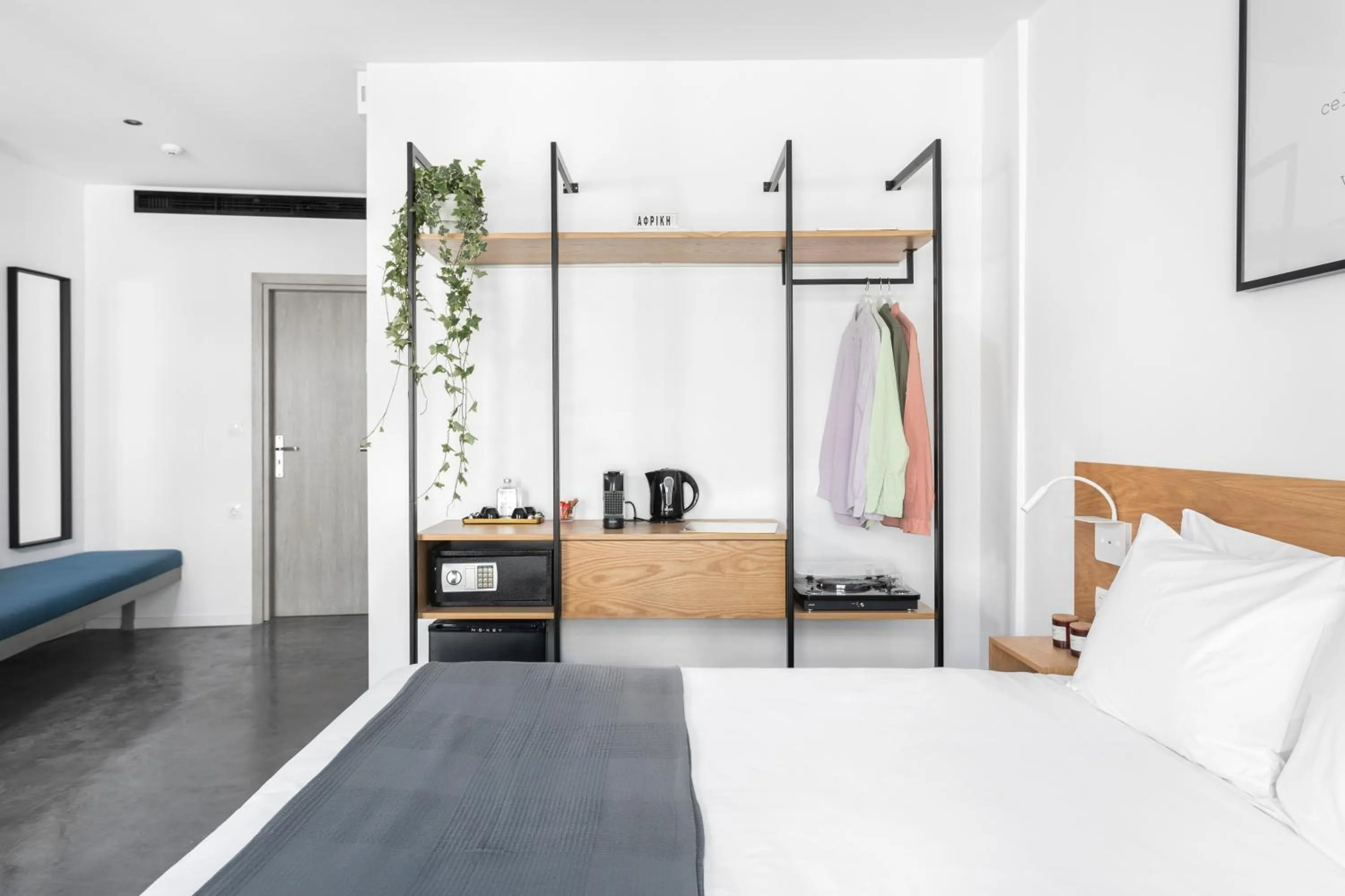 Photo of the whole room, Bed in Melo Athens