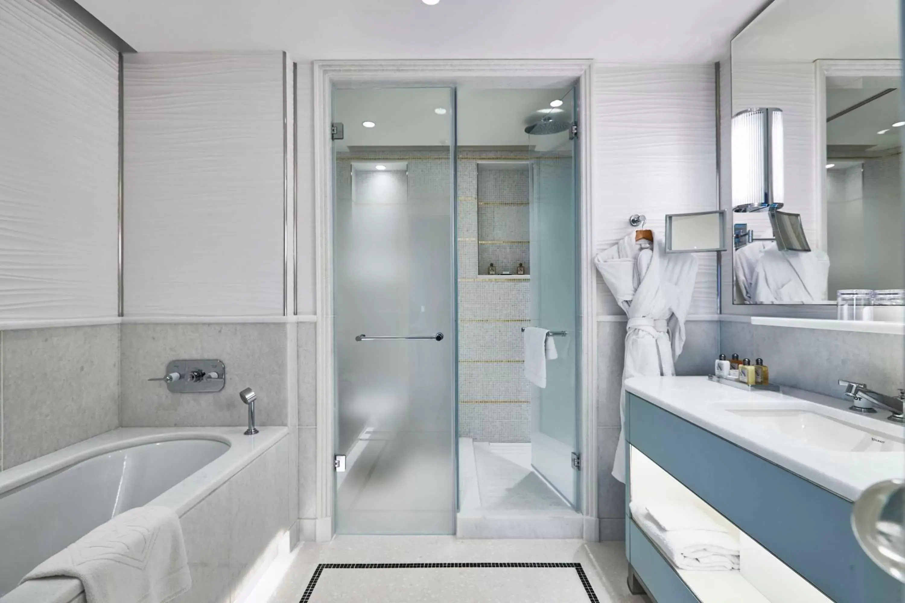 Bathroom in Hôtel Martinez, in The Unbound Collection by Hyatt