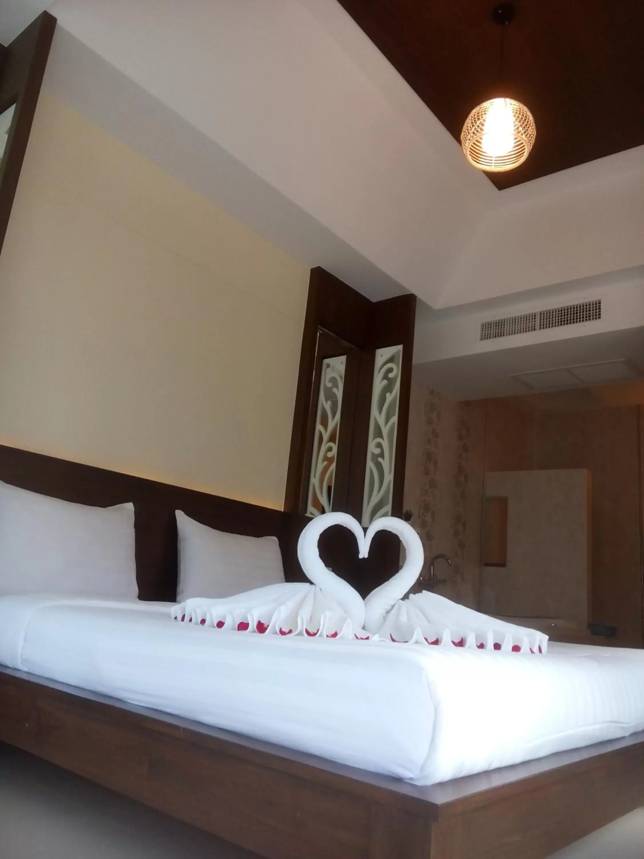 Bed in Chanpraya Resort