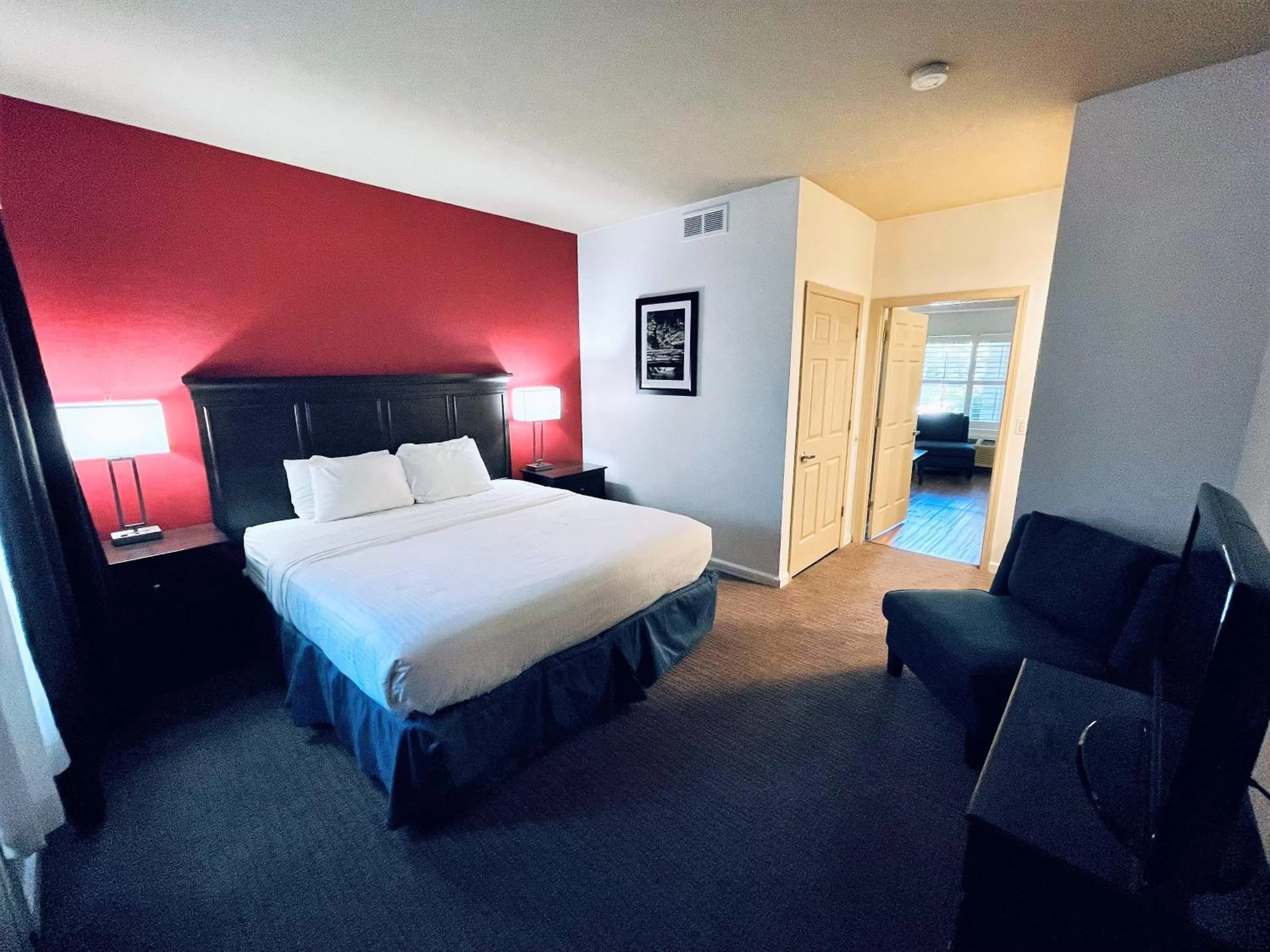 Deluxe King Suite in University Park Inn & Suites, an Ascend Collection Hotel