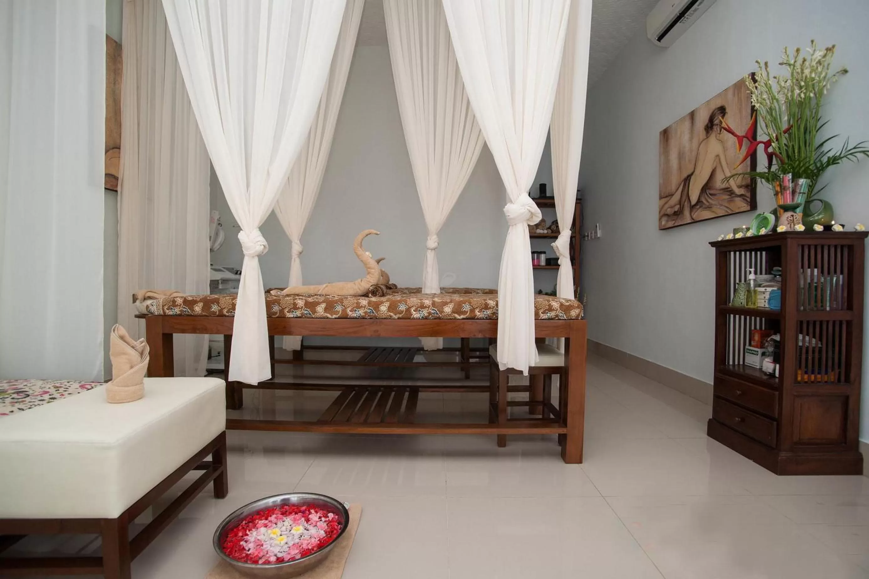 Massage, Bed in Samsara Inn