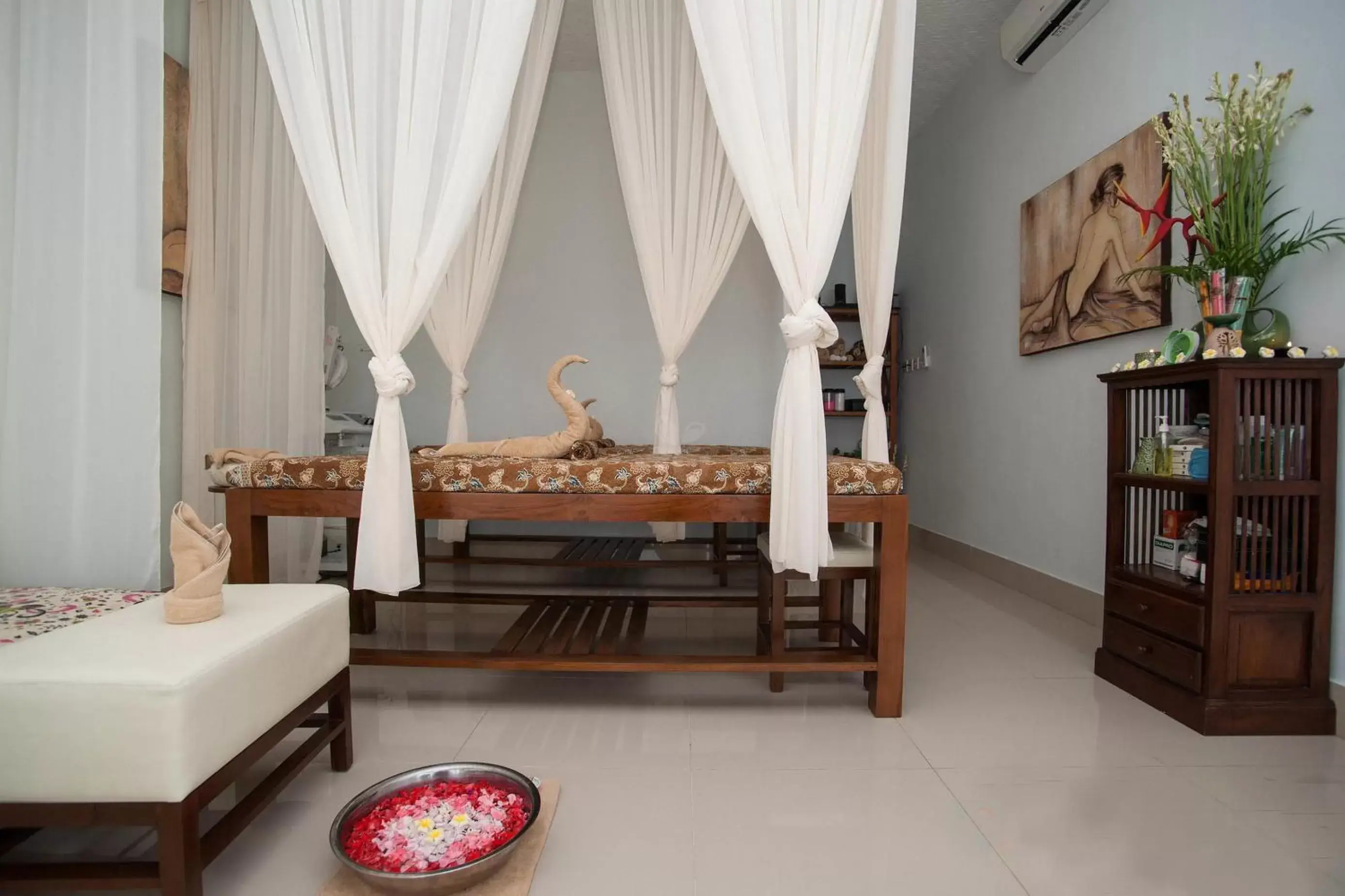 Massage, Bed in Samsara Inn Massage, Bed in Samsara Inn