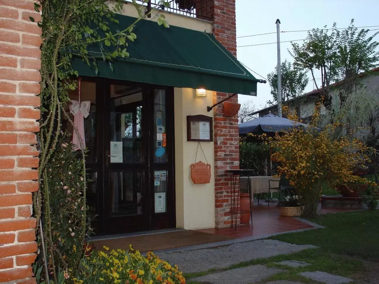 Facade/entrance in Residenza Del Lago