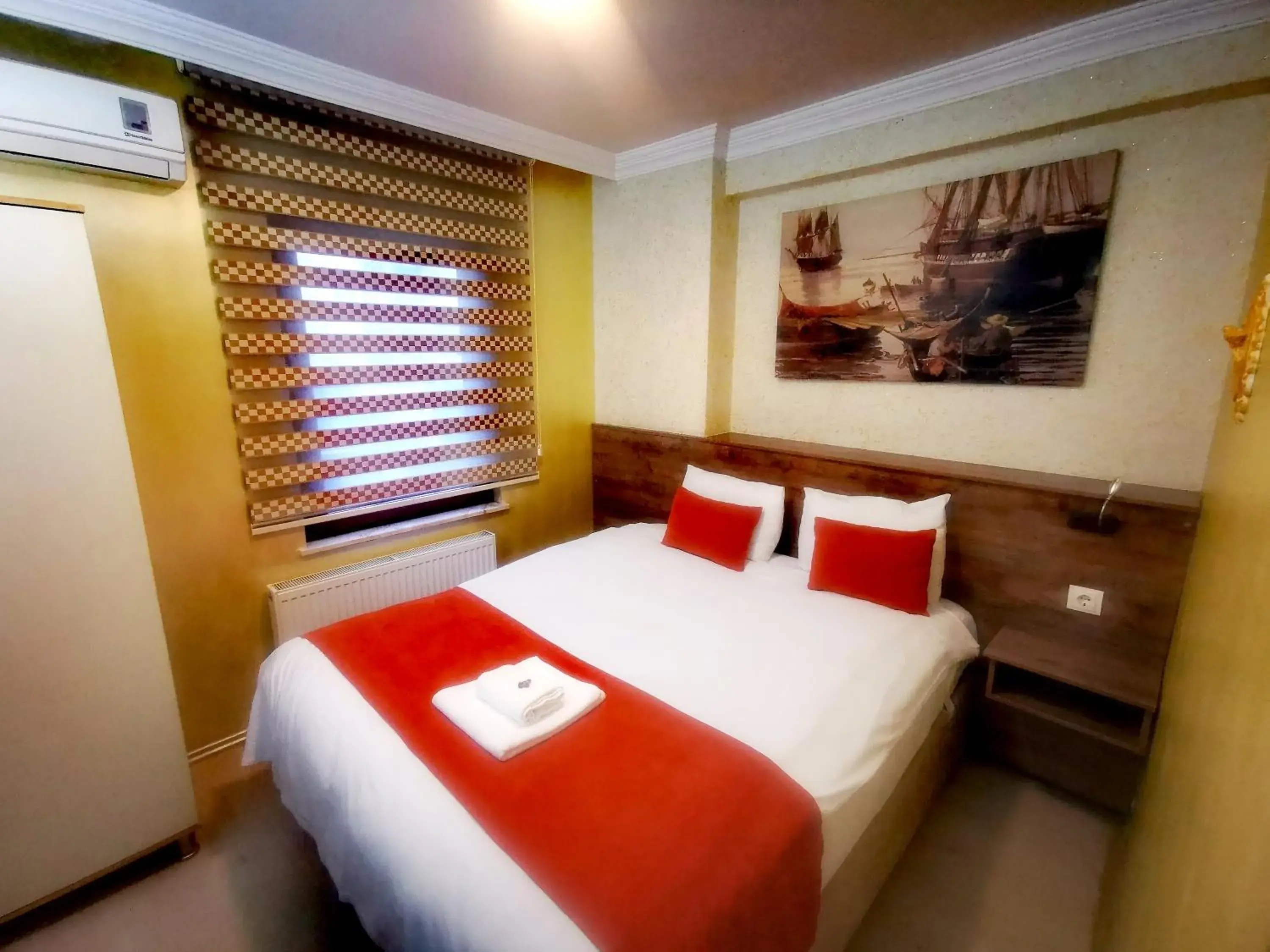 Bed in ADOR TROIA HOTEL