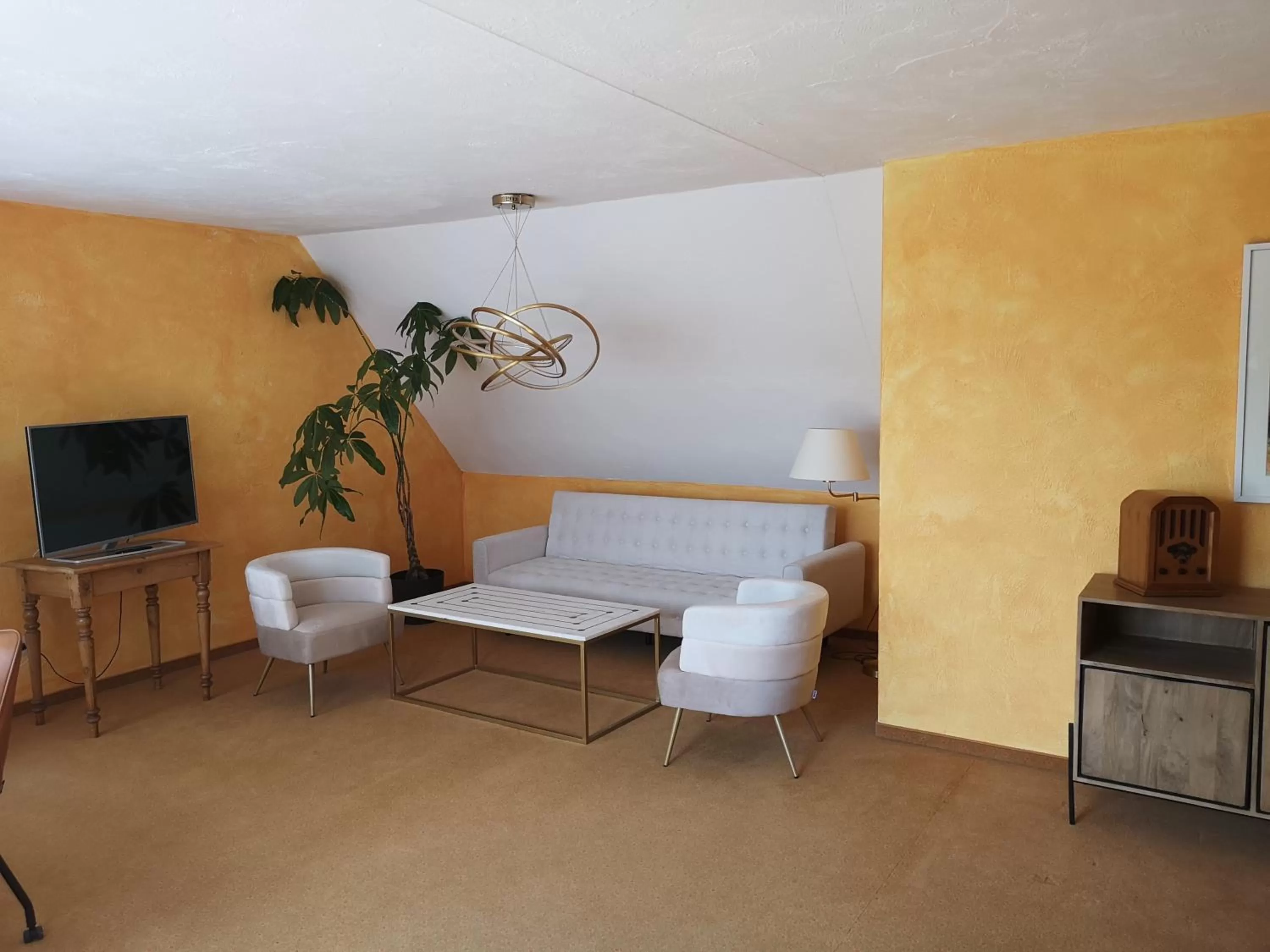 Seating area in Hotel Goldflair am Rathaus