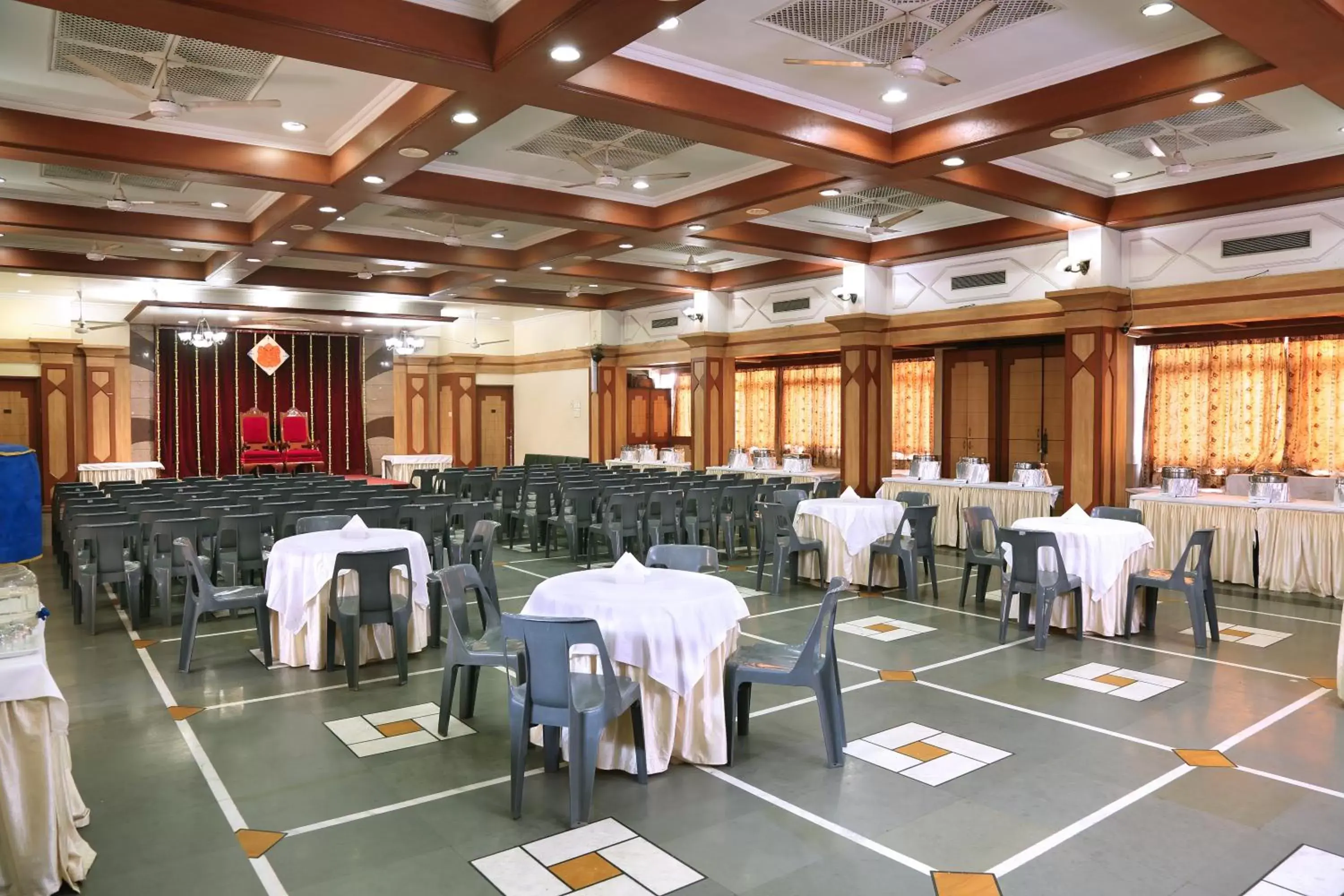 Restaurant/places to eat, Banquet Facilities in Hotel Shreyas