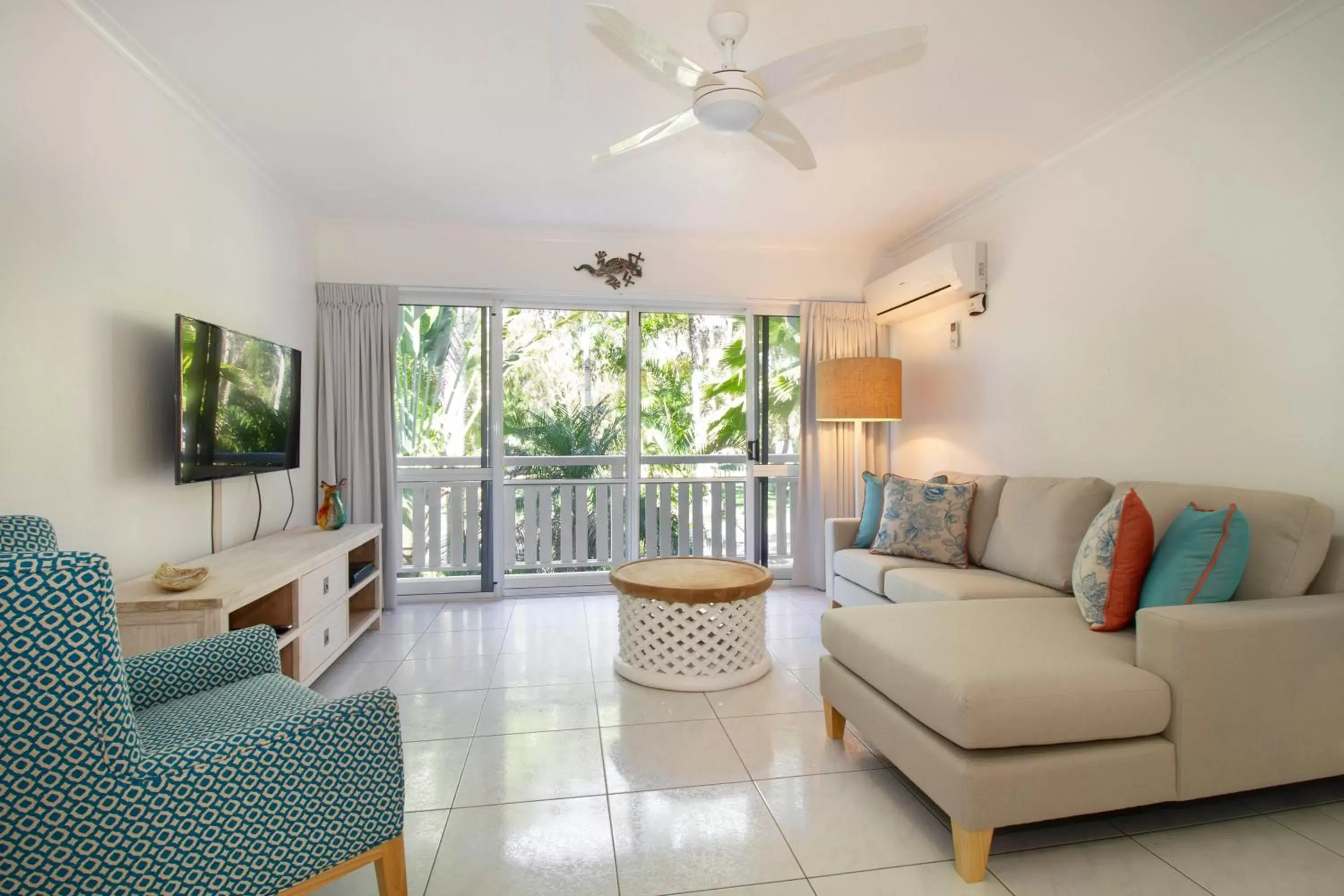 Seating Area in The White House Port Douglas