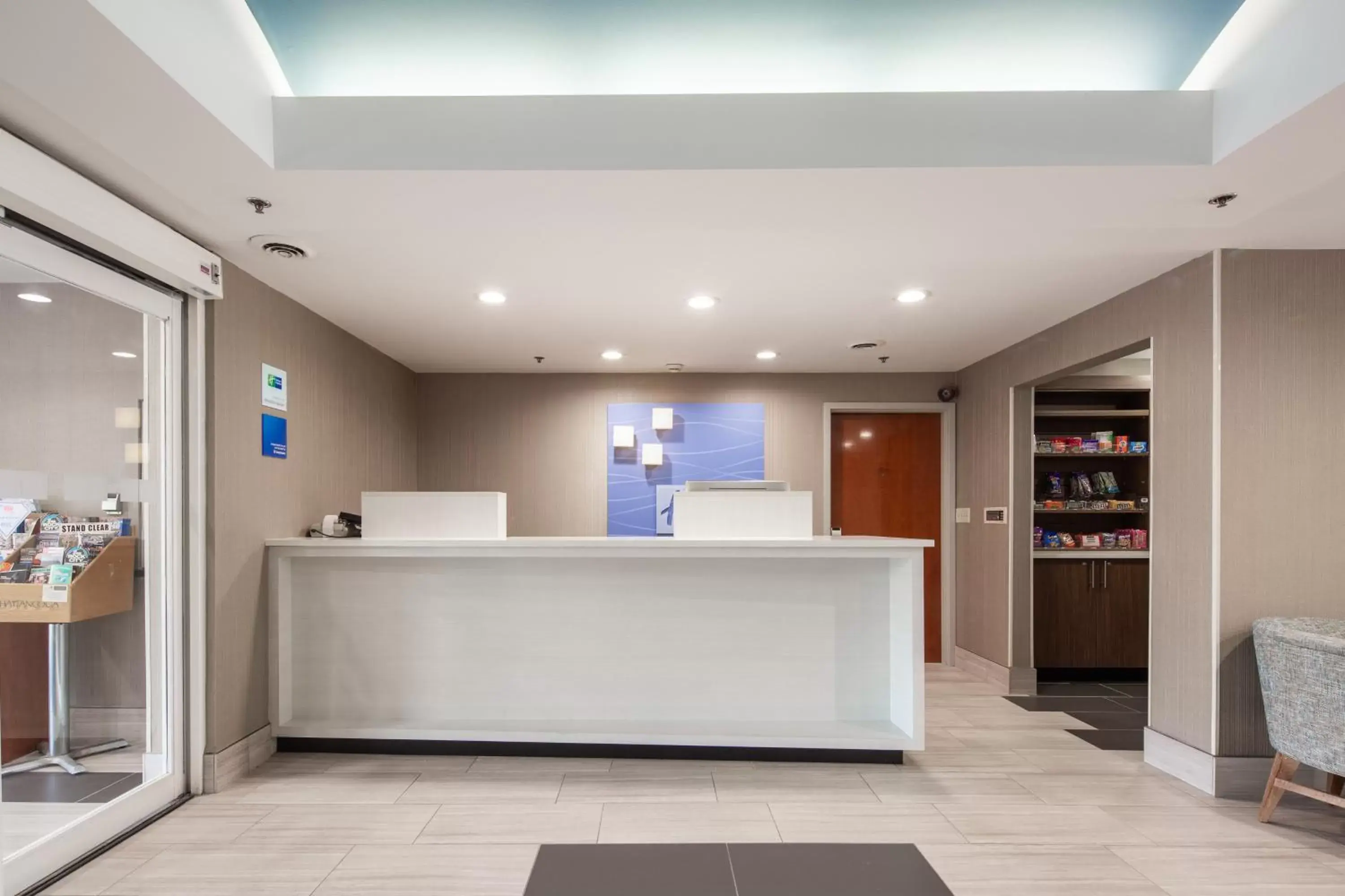 Property building, Lobby/Reception in Holiday Inn Express Hotel & Suites Chattanooga-Lookout Mountain, an IHG Hotel