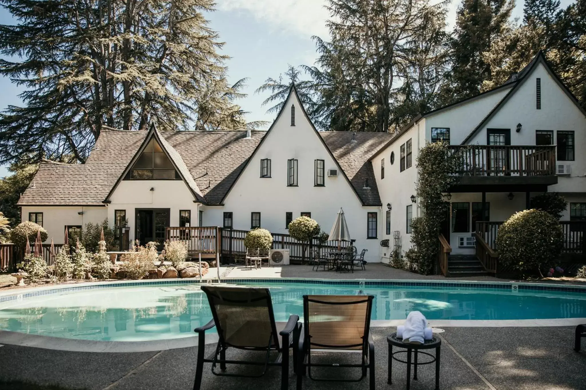 Swimming pool, Property Building in Candlelight Inn Napa Valley