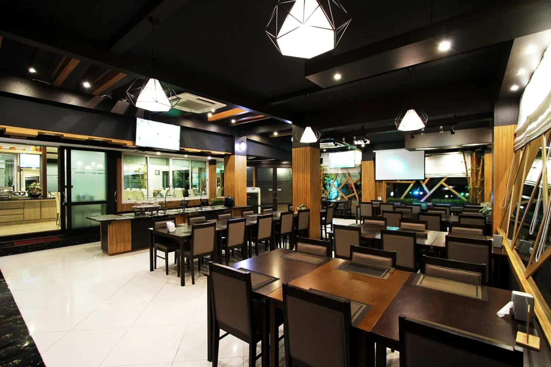 Banquet/Function facilities, Restaurant/Places to Eat in The Contrast i Hotel