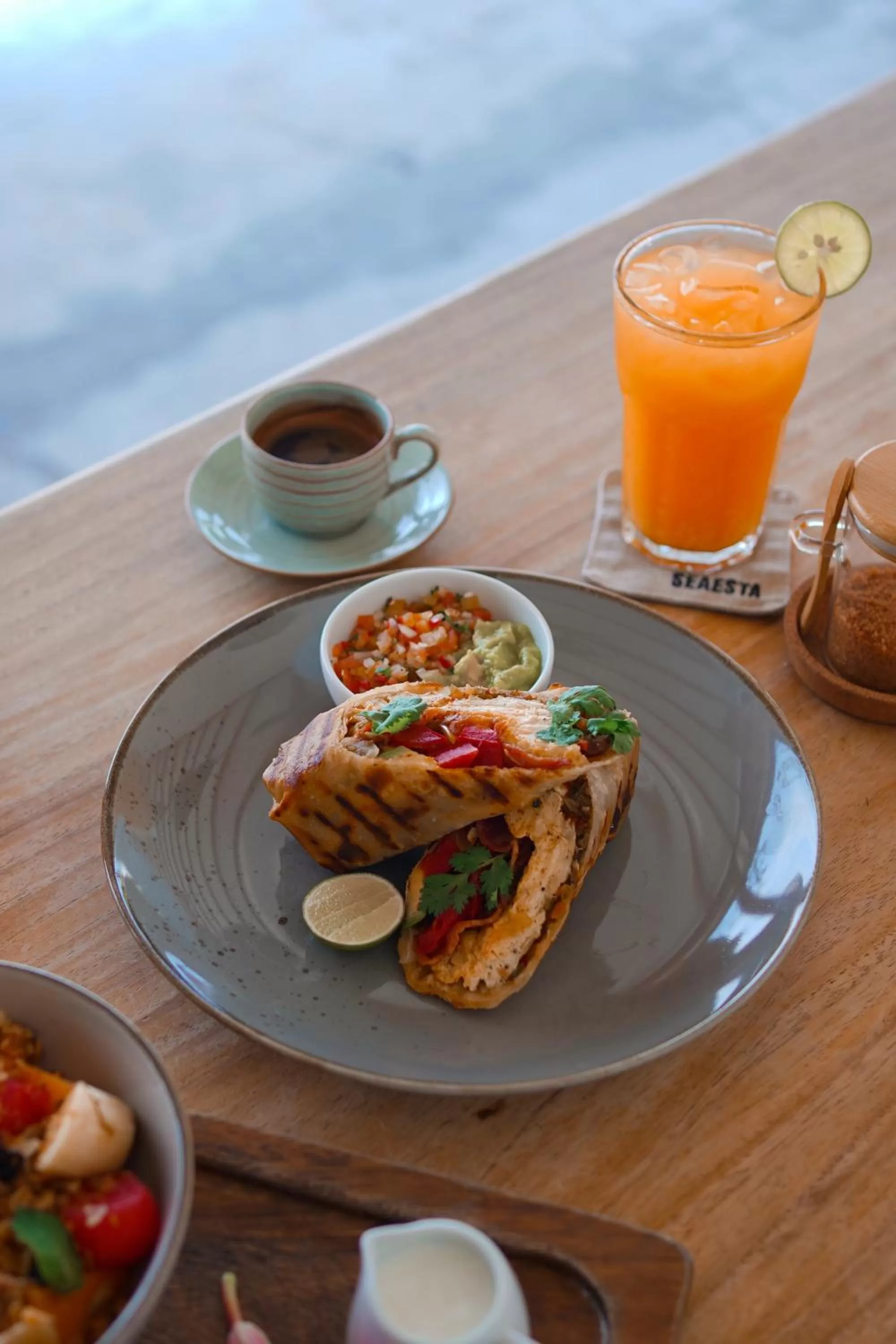 Food and drinks in Seaesta Komodo Hotel & Hostel