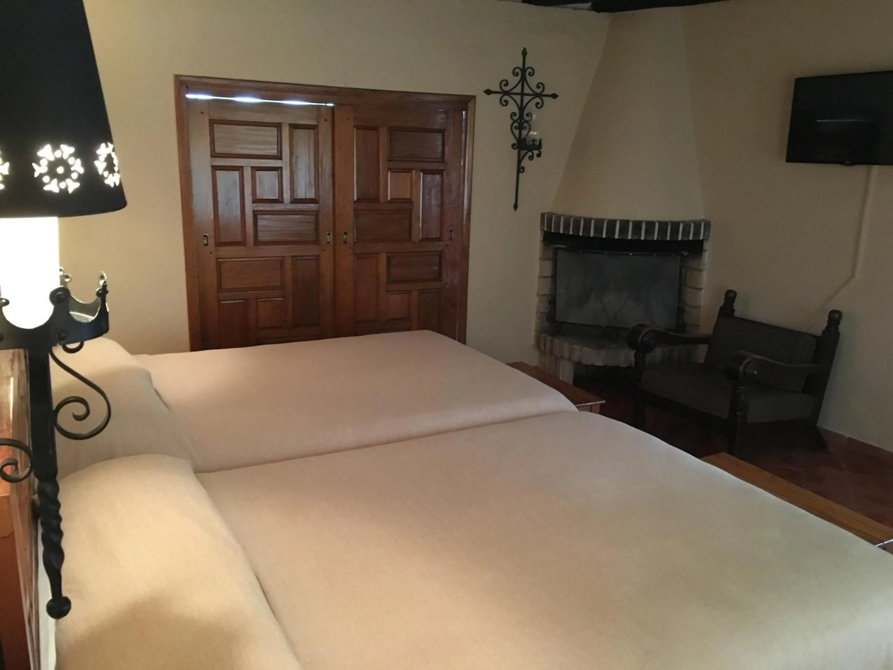 Bed in Rancho Hotel Atascadero