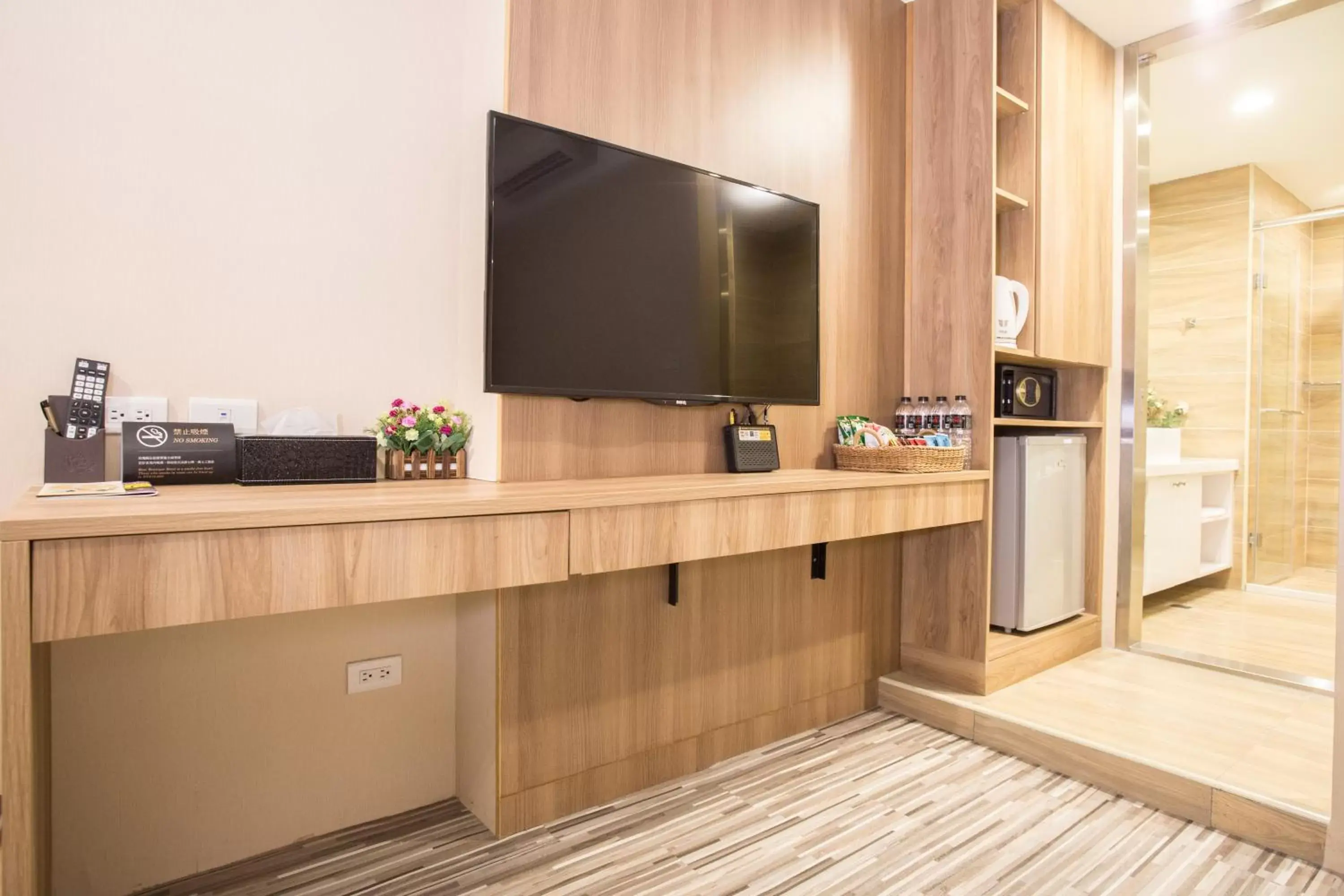 TV and multimedia in Royal Rose Hotel Taipei Station TV and multimedia in Royal Rose Hotel Taipei Station