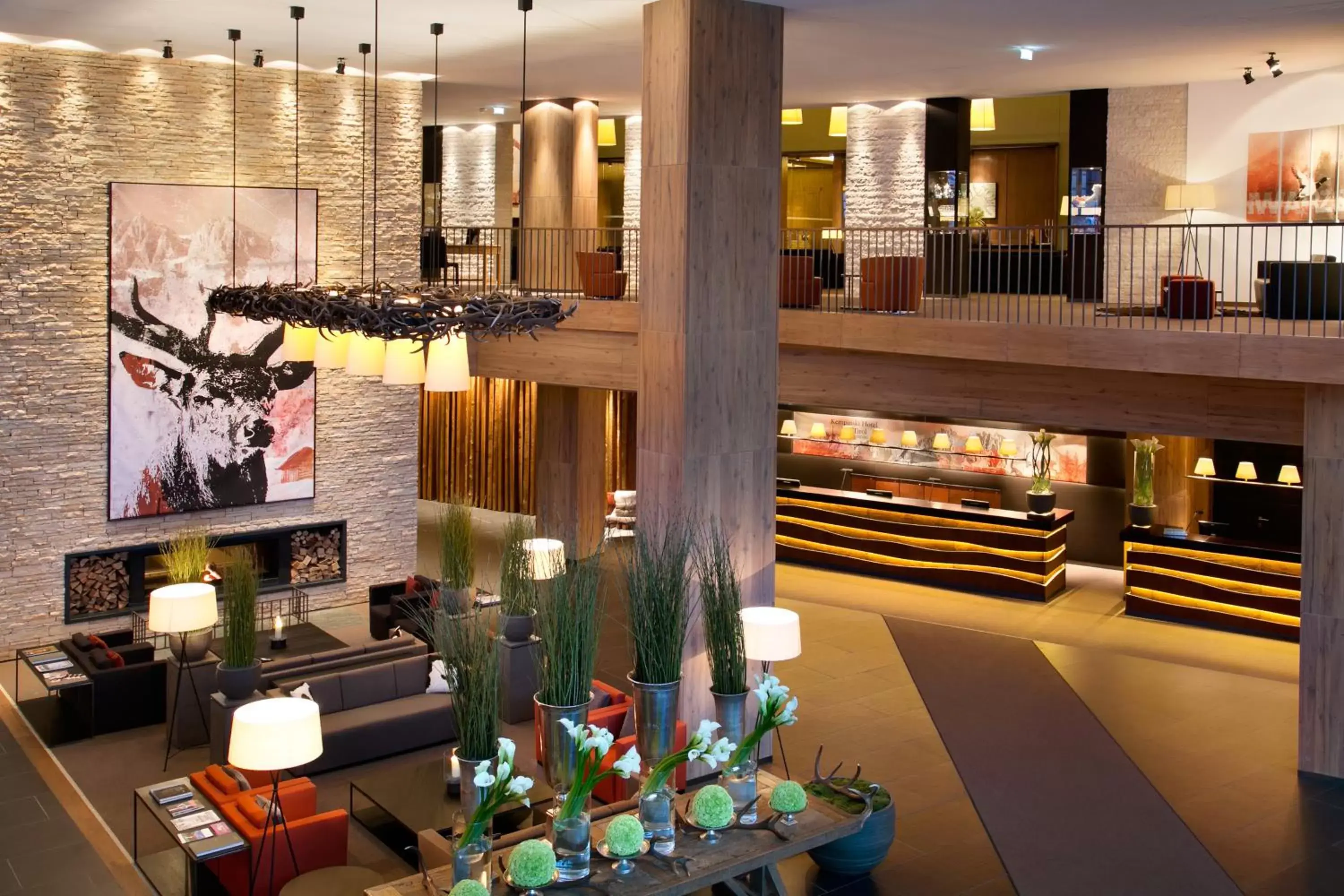 Lobby or reception, Restaurant/Places to Eat in Kempinski Hotel Das Tirol