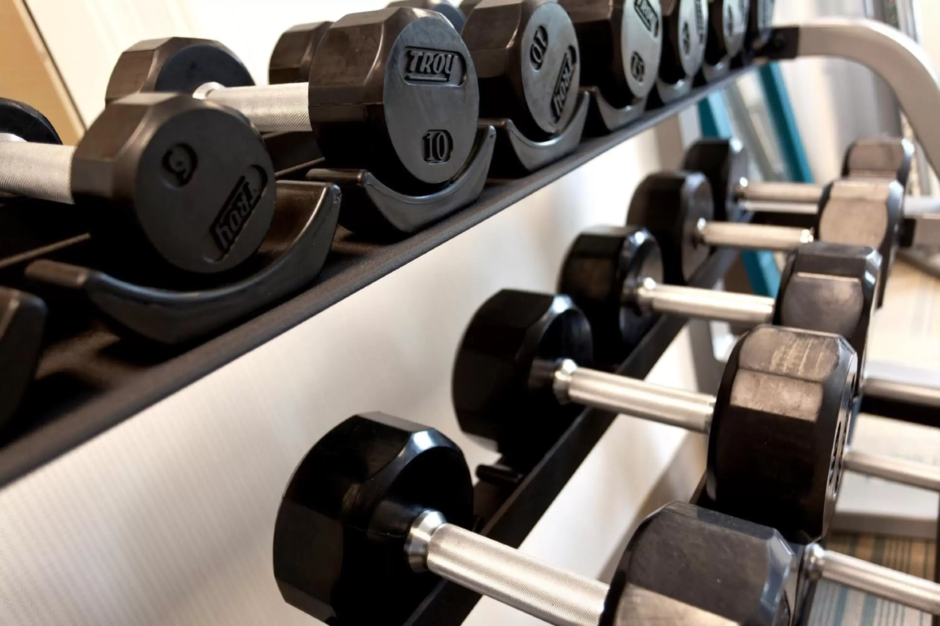 Spa and wellness centre/facilities, Fitness Center/Facilities in Holiday Inn Express & Suites Manhattan, an IHG Hotel