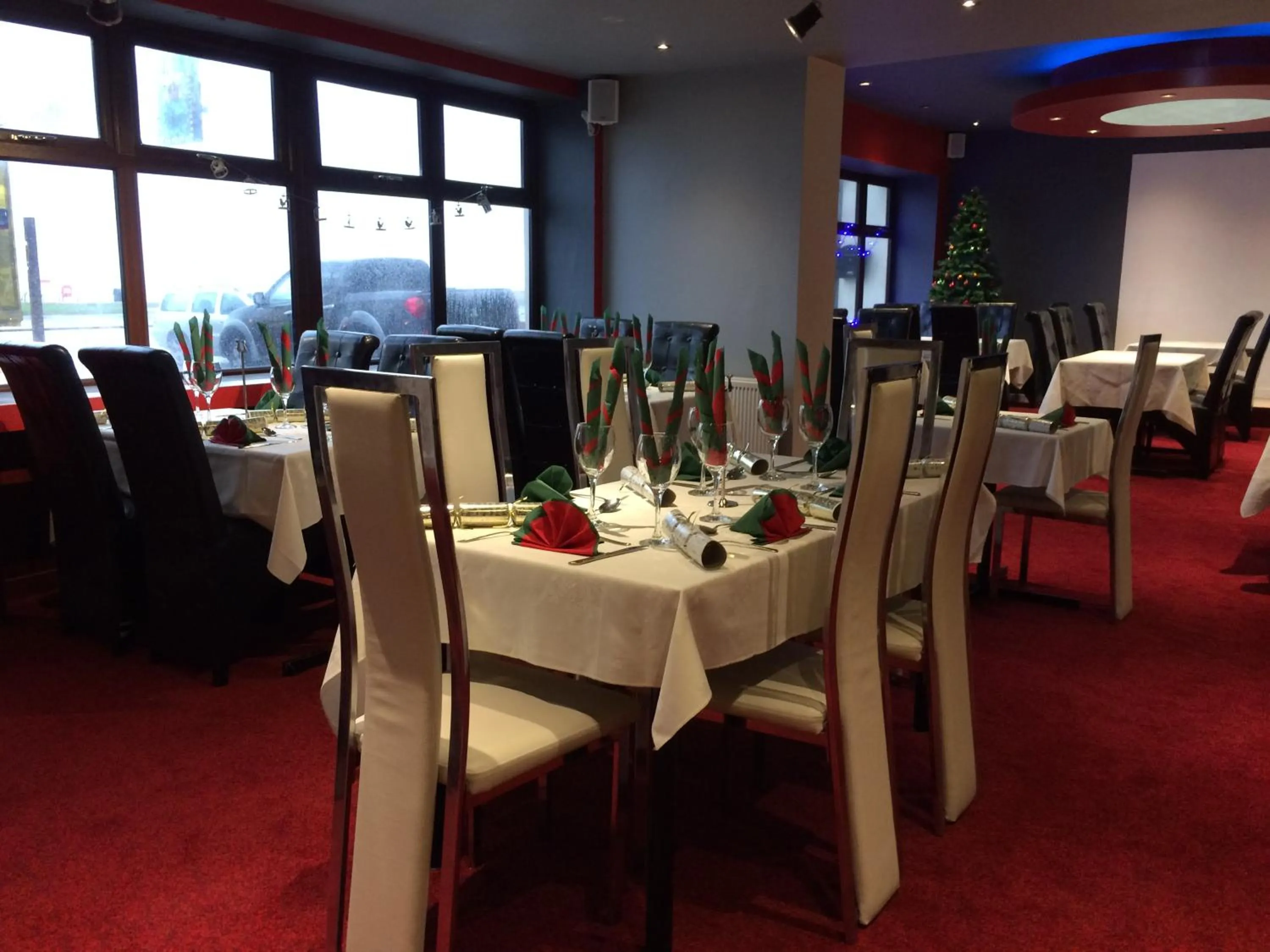 Restaurant/places to eat in Sunny Days Hotel