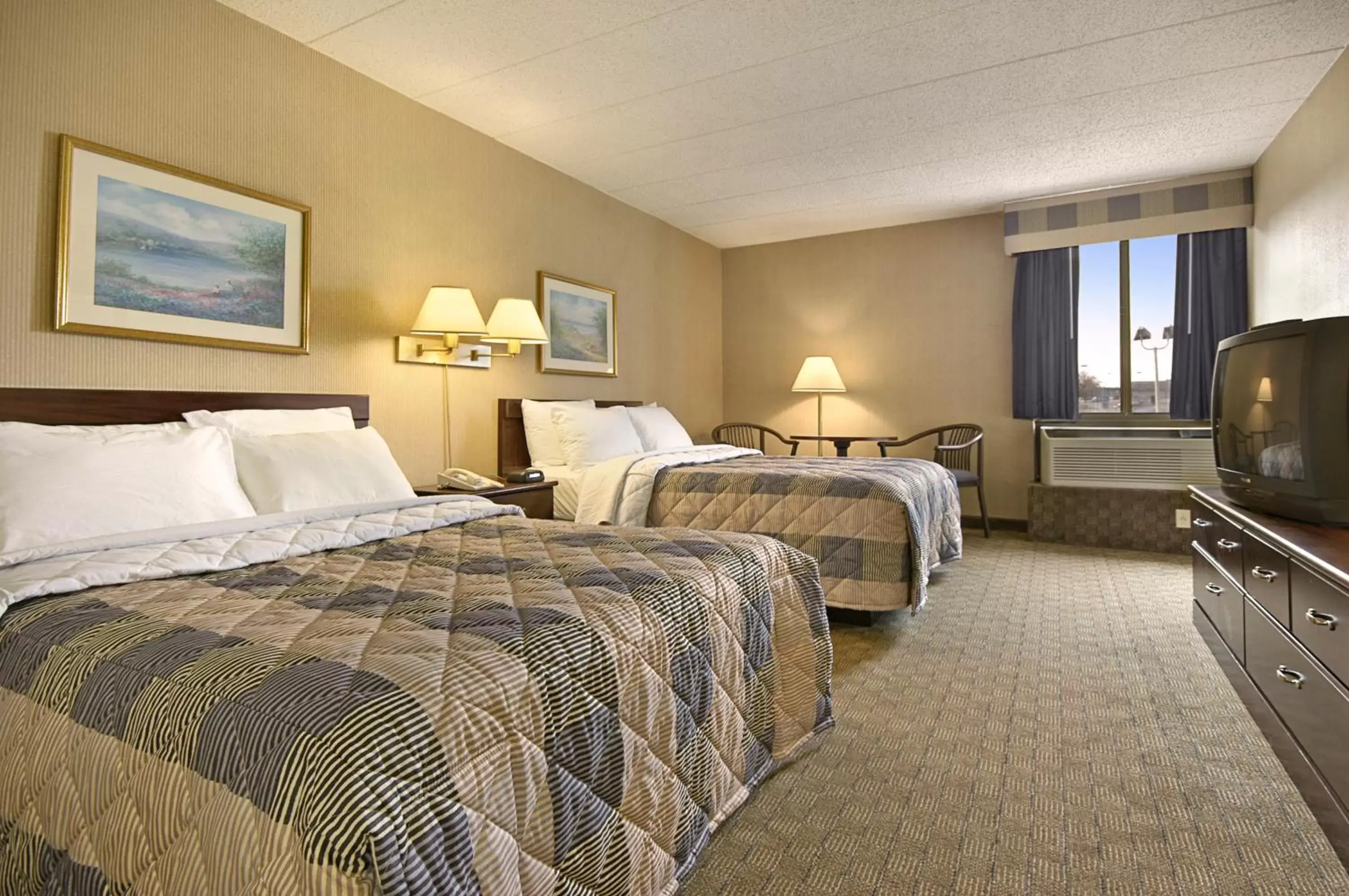 Photo of the whole room, Bed in Days Inn by Wyndham Reading Wyomissing