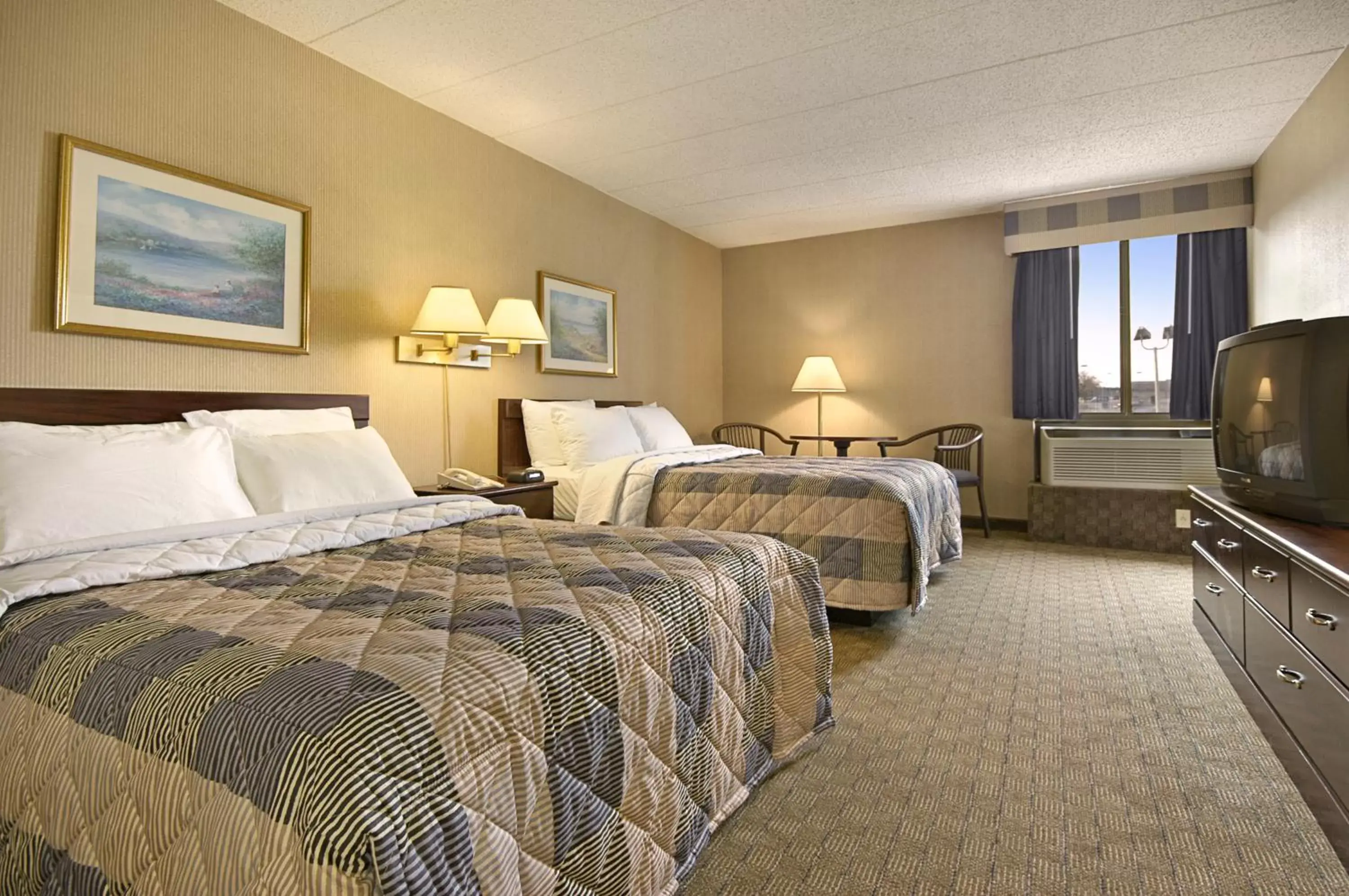 Photo of the whole room, Bed in Days Inn by Wyndham Reading Wyomissing Photo of the whole room, Bed in Days Inn by Wyndham Reading Wyomissing