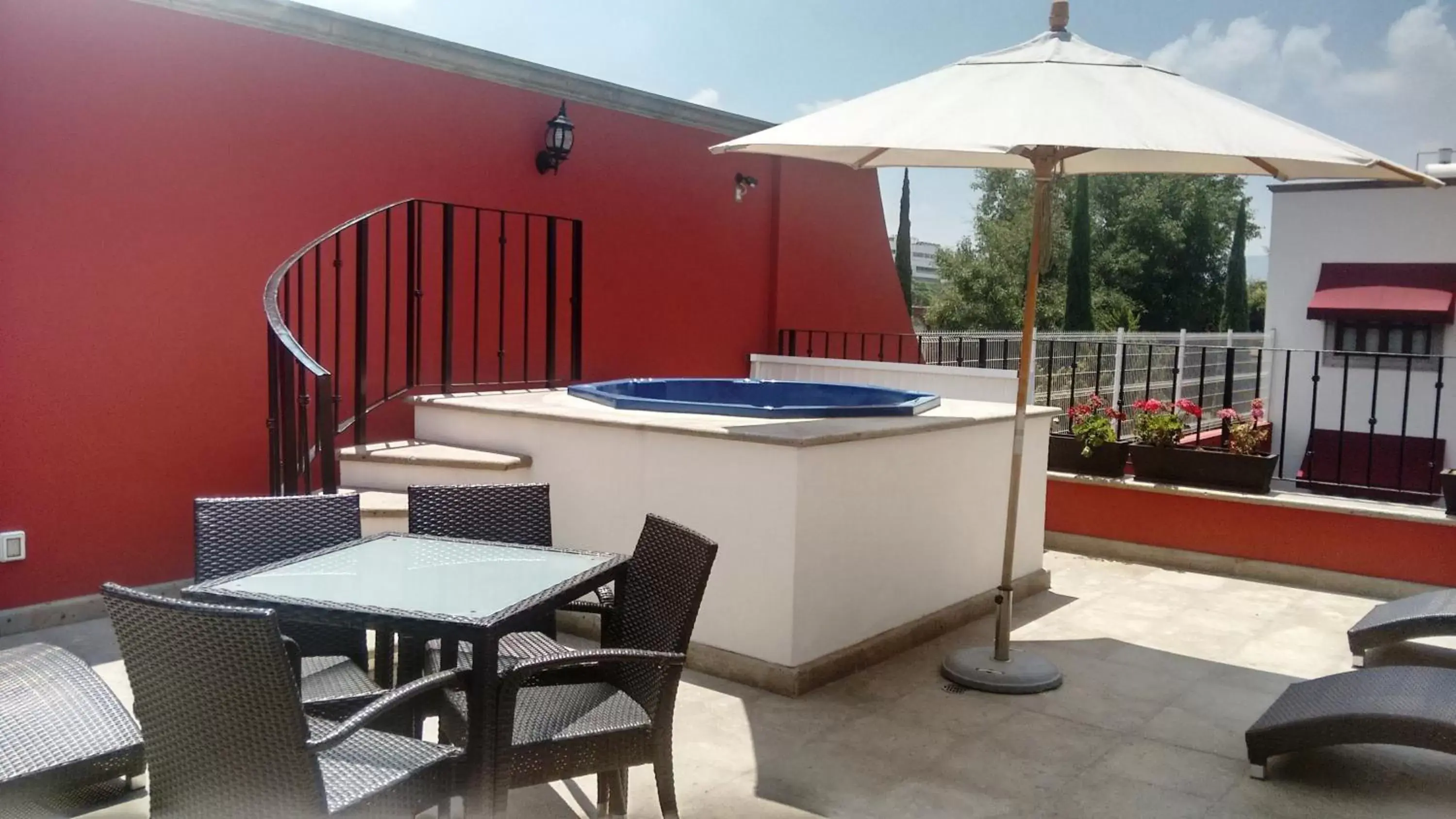Hot Tub, Balcony/Terrace in Hotel San Xavier
