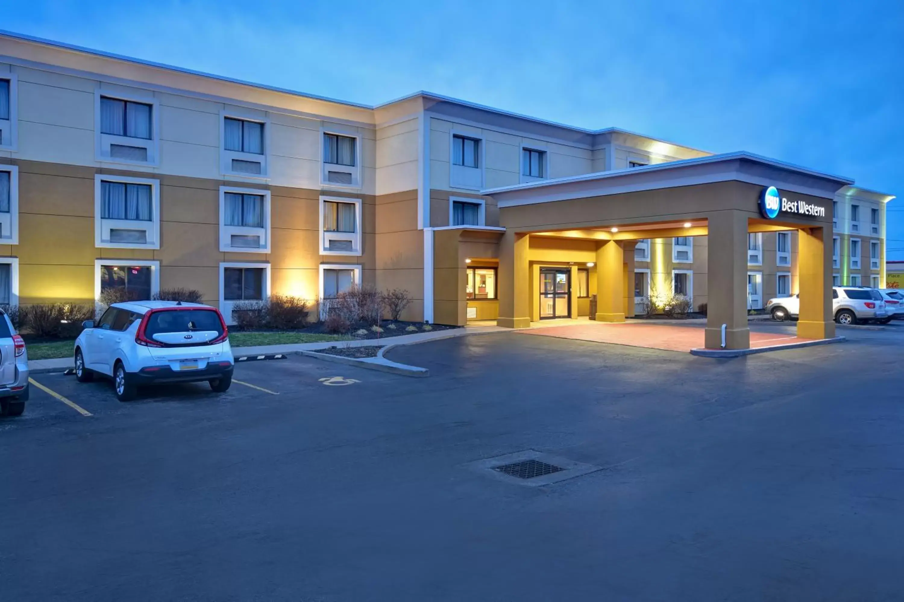 Property Building in Best Western Rochester Marketplace Inn