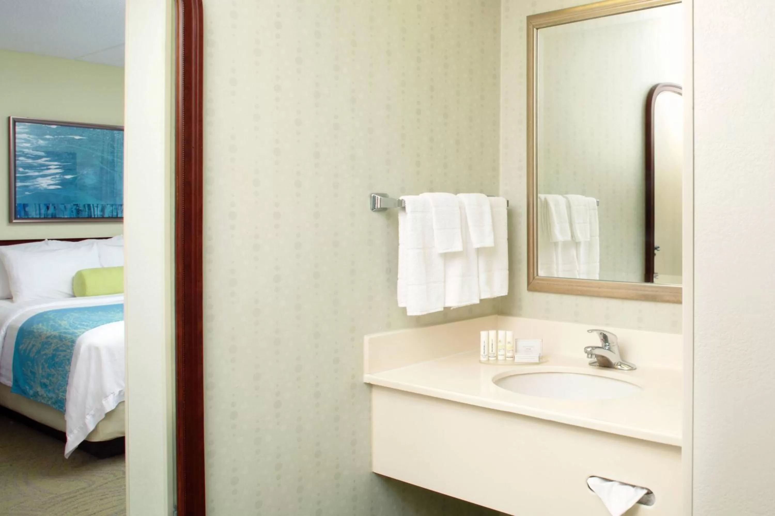 Bathroom, Bed in SpringHill Suites by Marriott Pittsburgh Washington