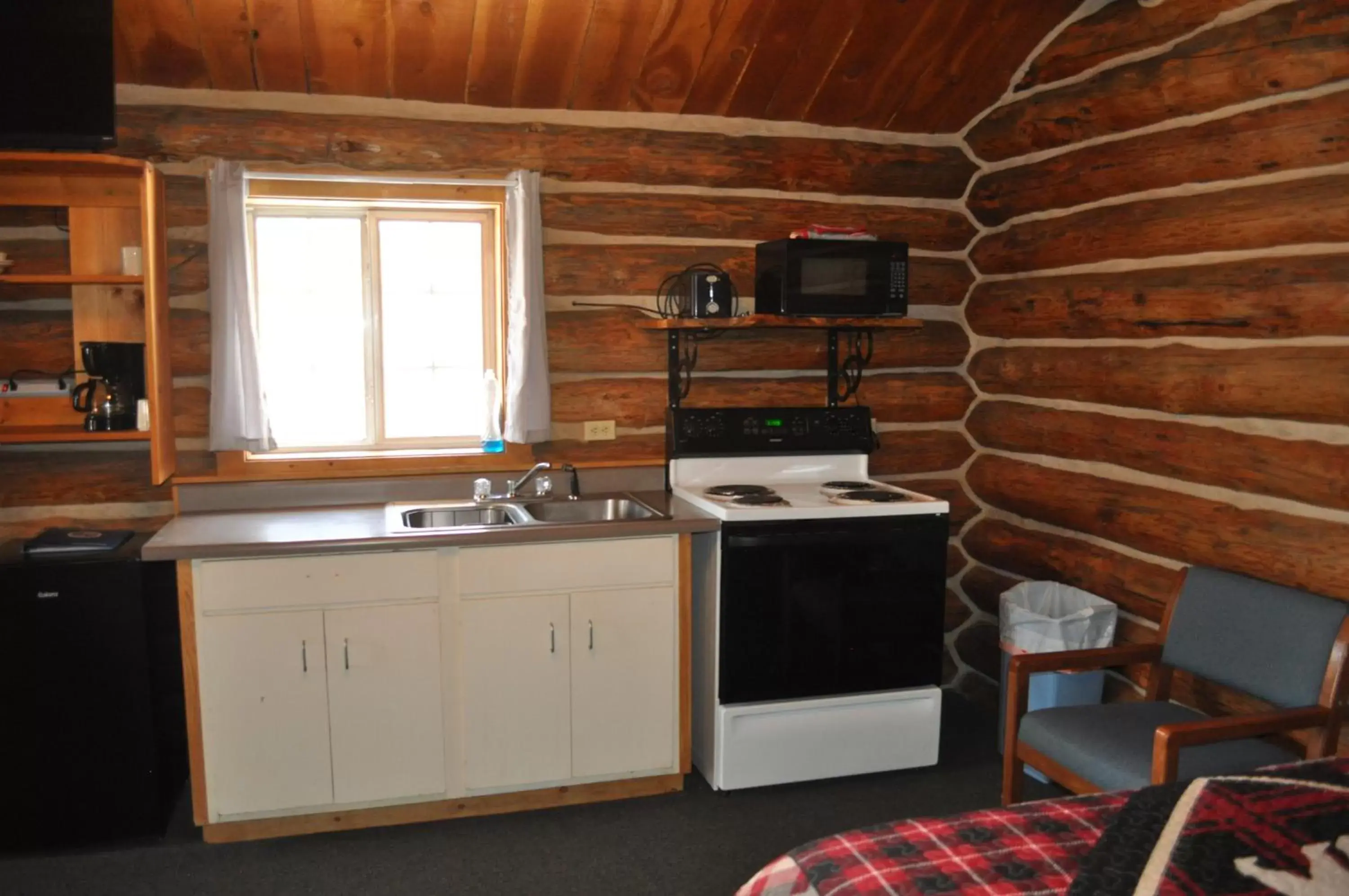 Kitchen or kitchenette, Kitchen/Kitchenette in Crooked Creek Guest Ranch