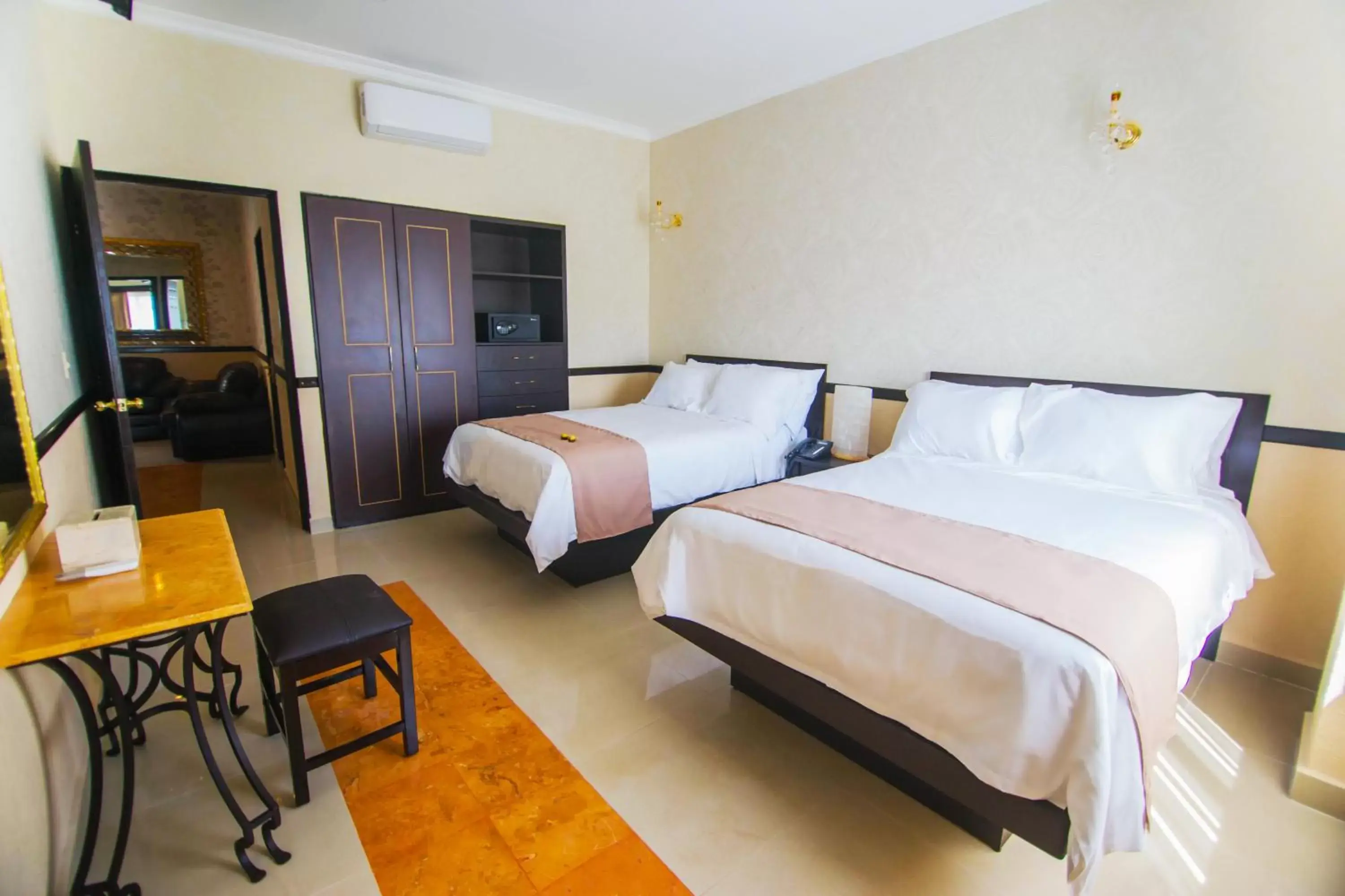 Photo of the whole room, Bed in Hotel Palacio Maya
