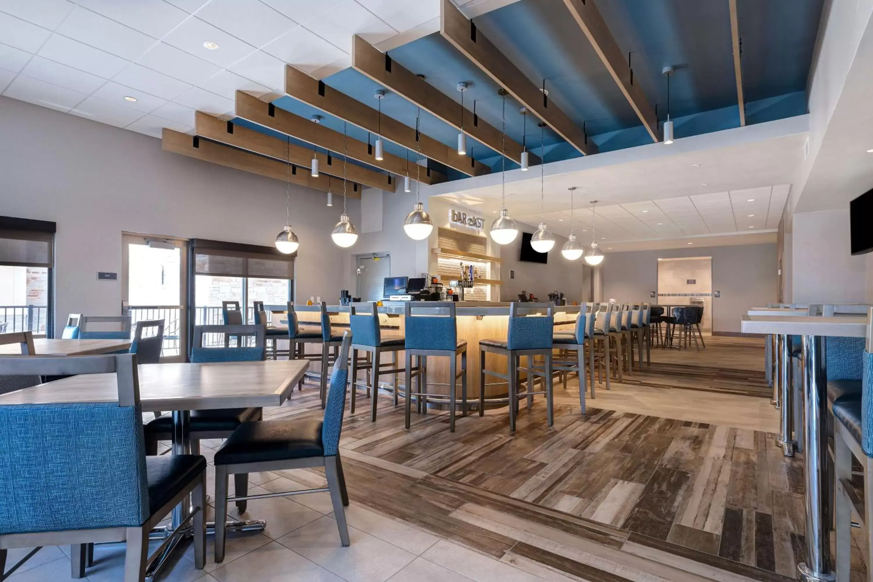 Lounge or bar, Restaurant/Places to Eat in Homewood Suites By Hilton Oak Creek Milwaukee