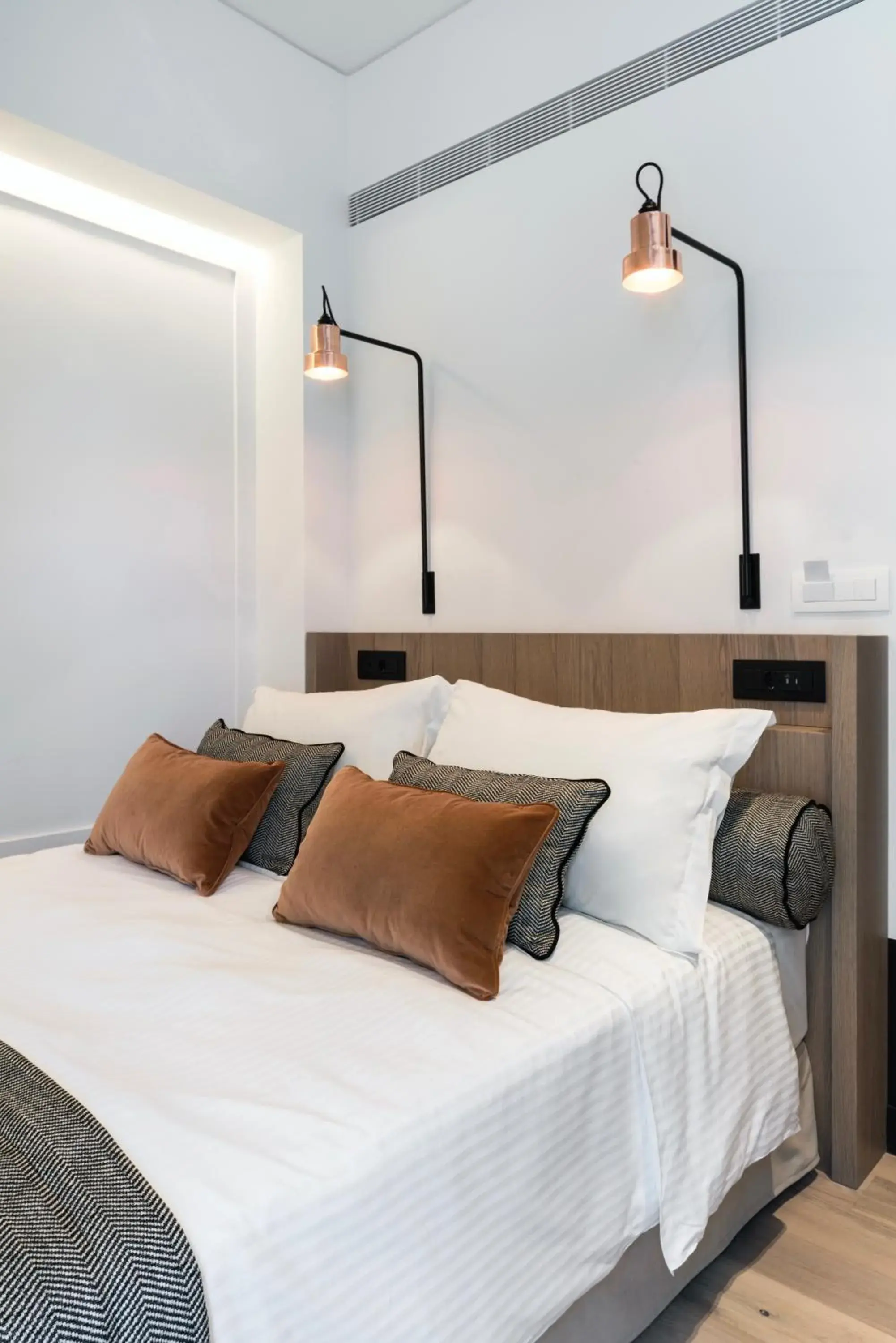 Comfort Single Room with Private Balcony in Niki Athens Hotel Comfort Single Room with Private Balcony in Niki Athens Hotel