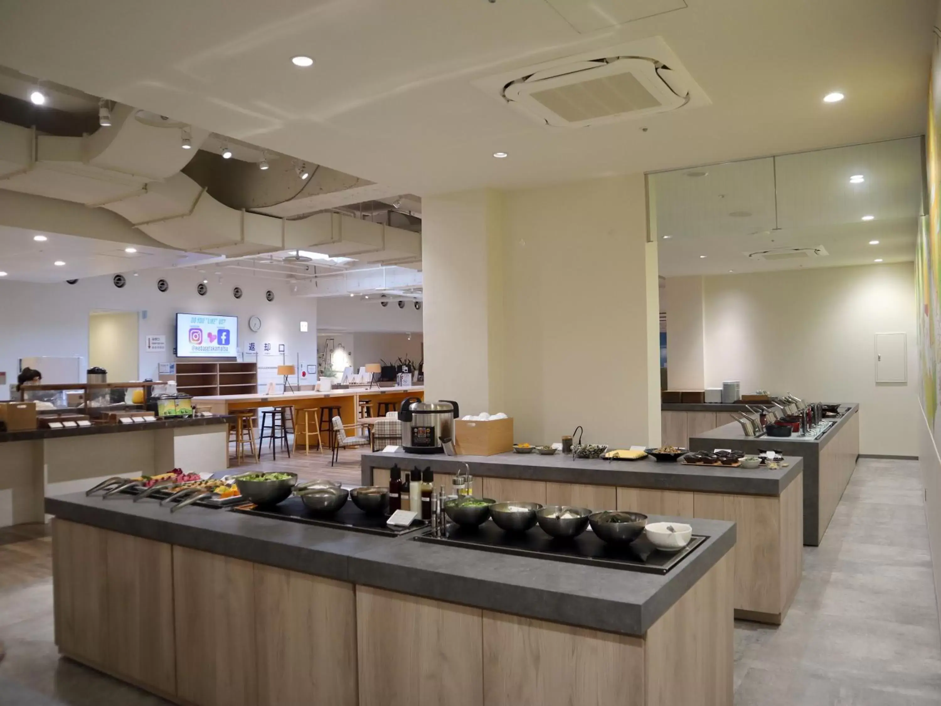 Restaurant/Places to Eat in WeBase TAKAMATSU