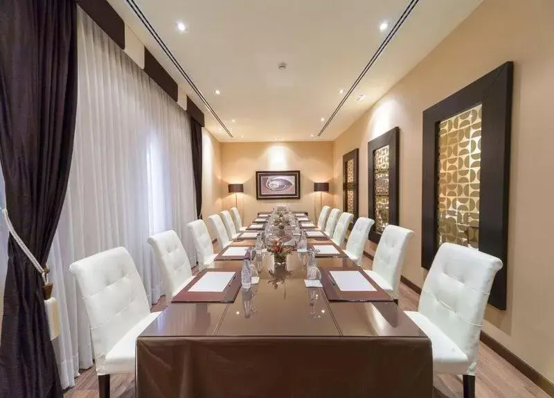 Meeting/conference room in Hospedium Hotel Mirador de Gredos