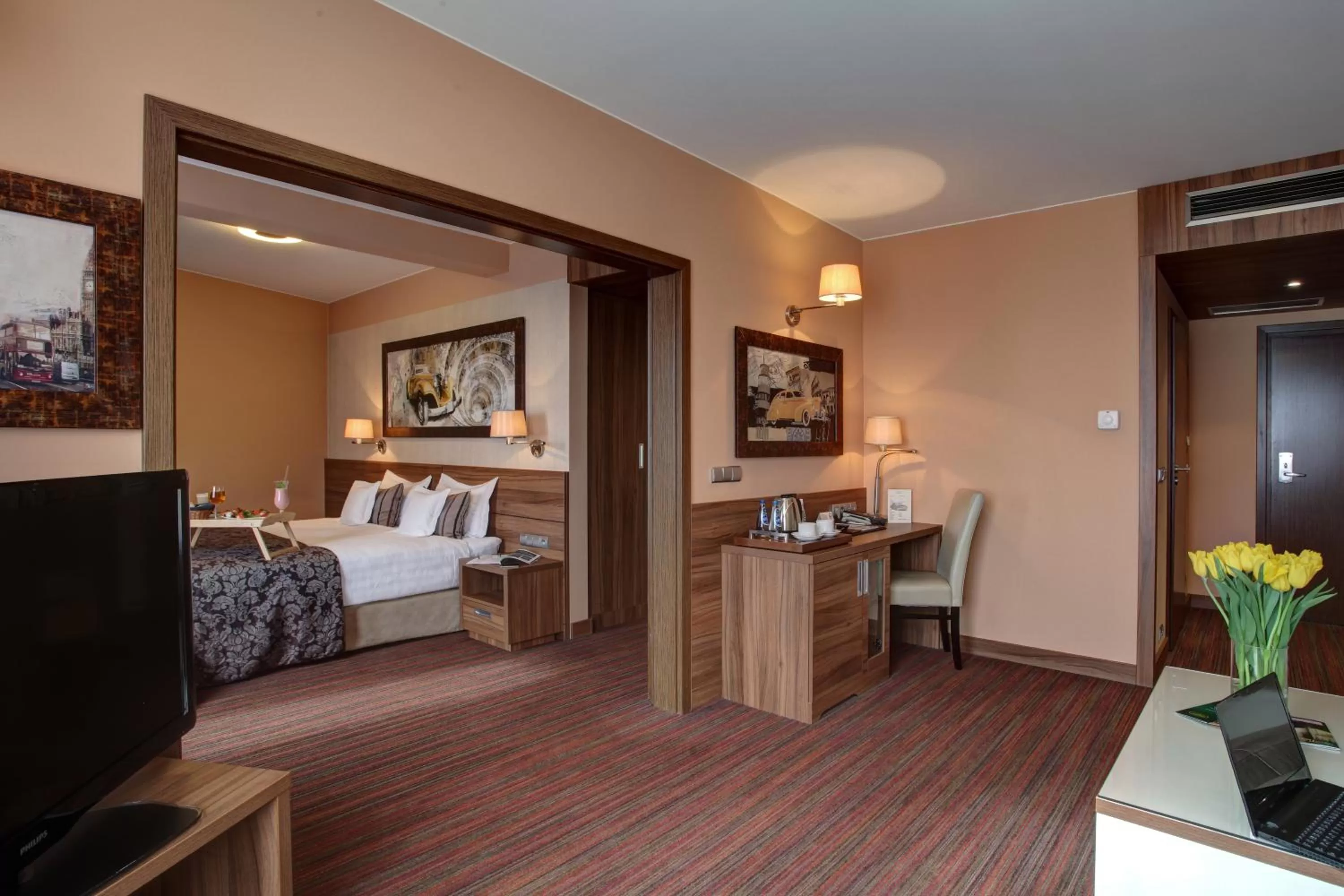 Photo of the whole room, Bed in Haston City Hotel