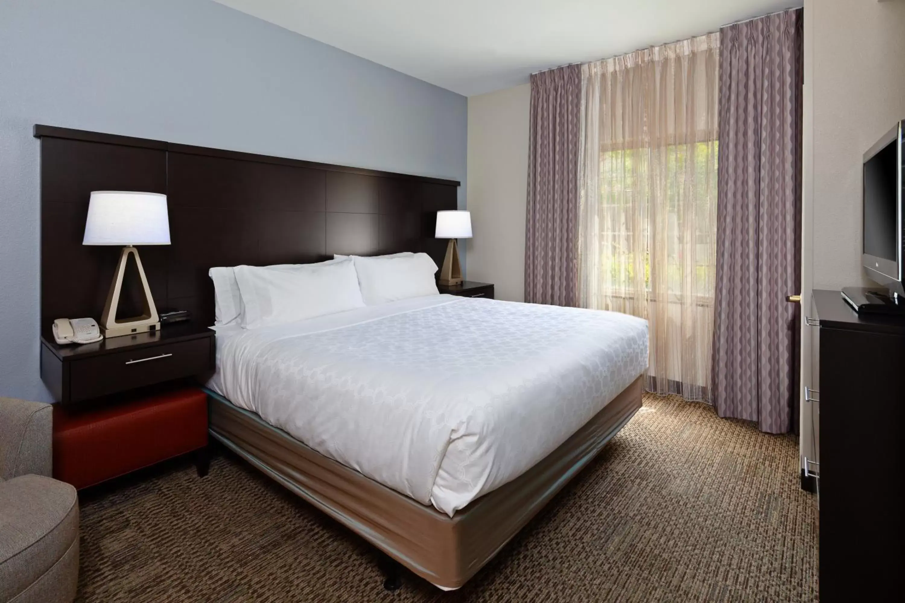 Bed in Staybridge Suites Fairfield Napa Valley Area, an IHG Hotel