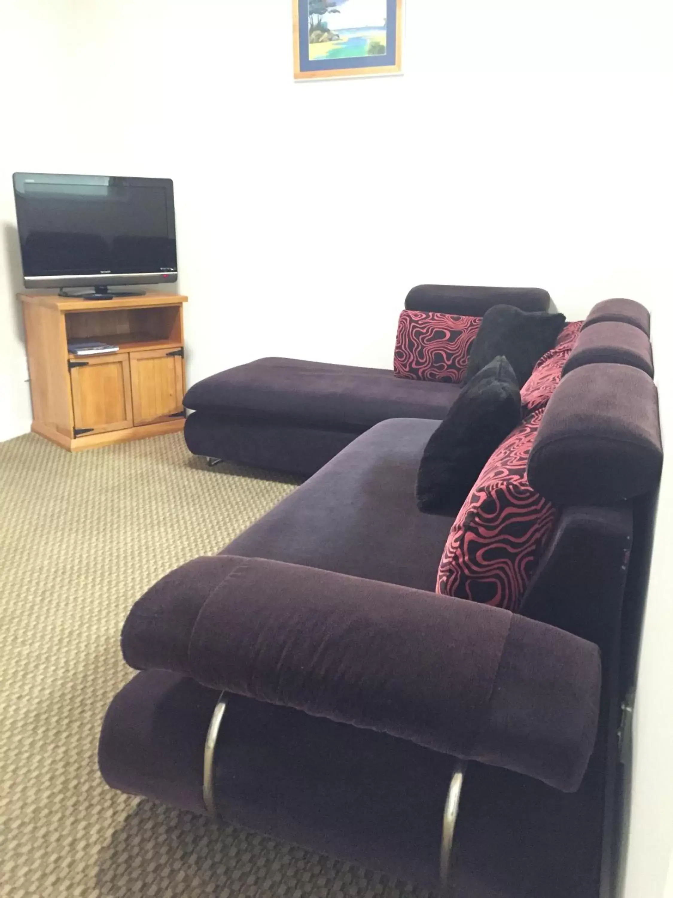 TV and multimedia, Seating Area in Motel on Carroll