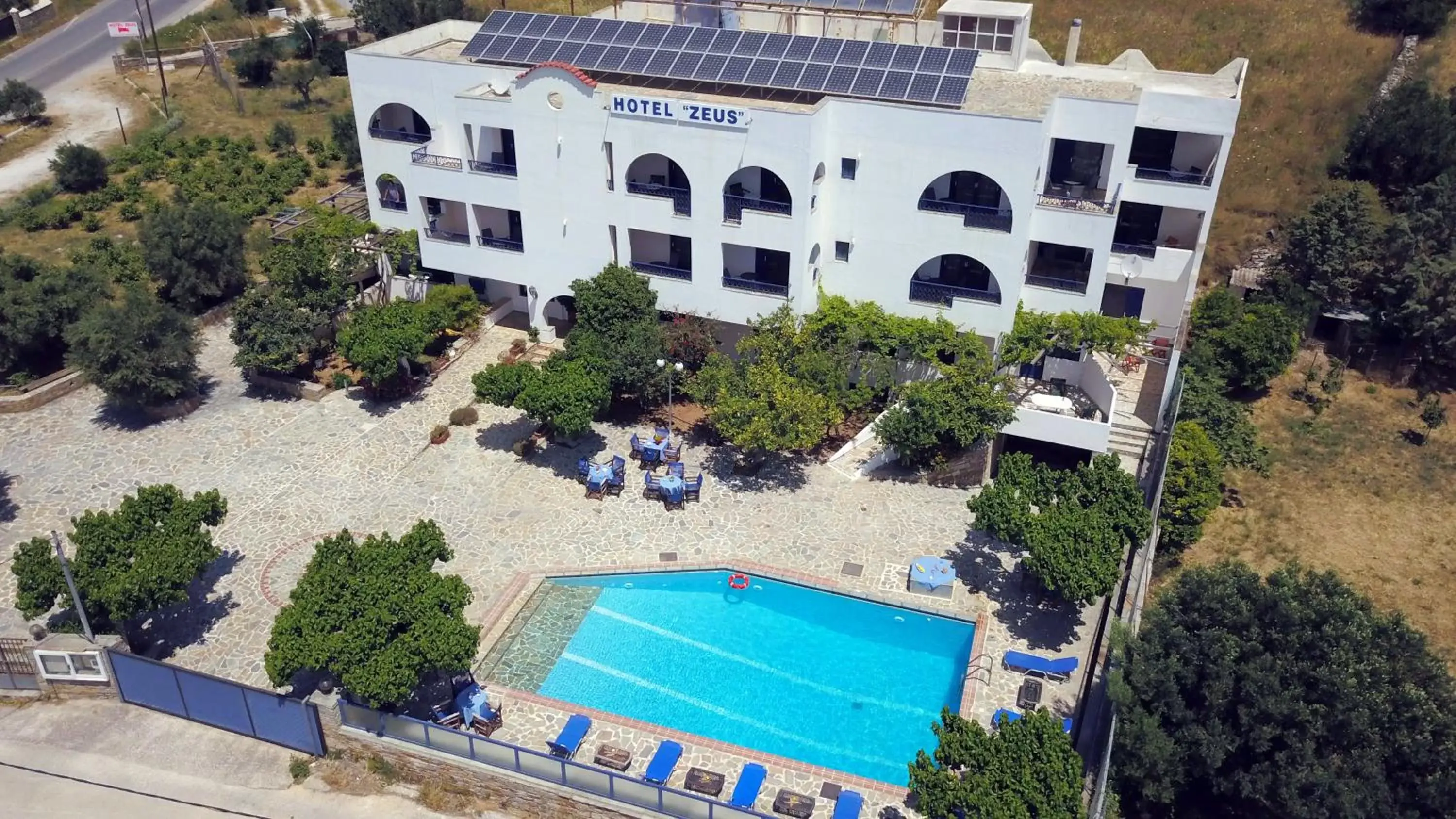 Bird's eye view, Pool View in Hotel Zeus