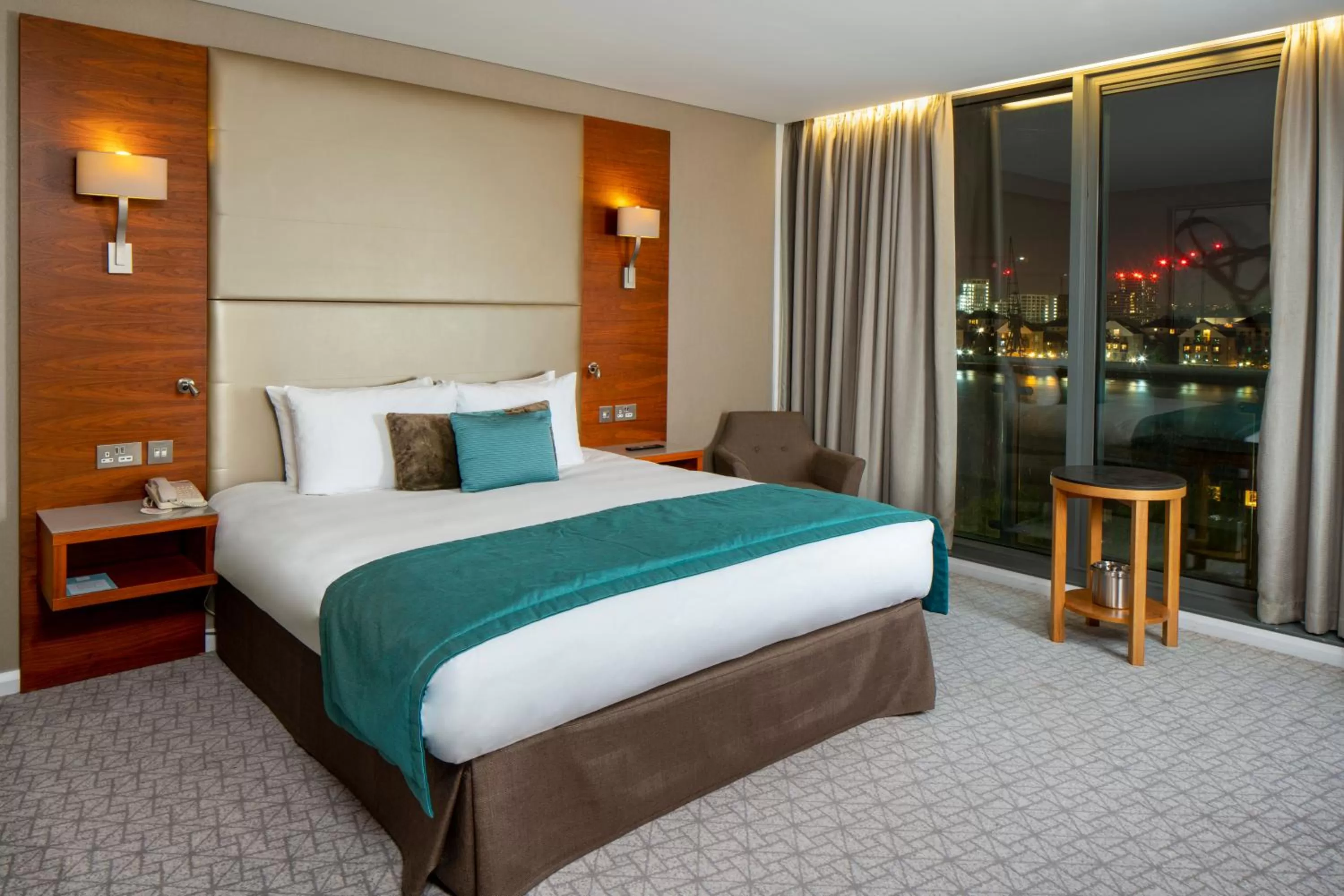 Bedroom, Bed in Crowne Plaza London - Docklands by IHG
