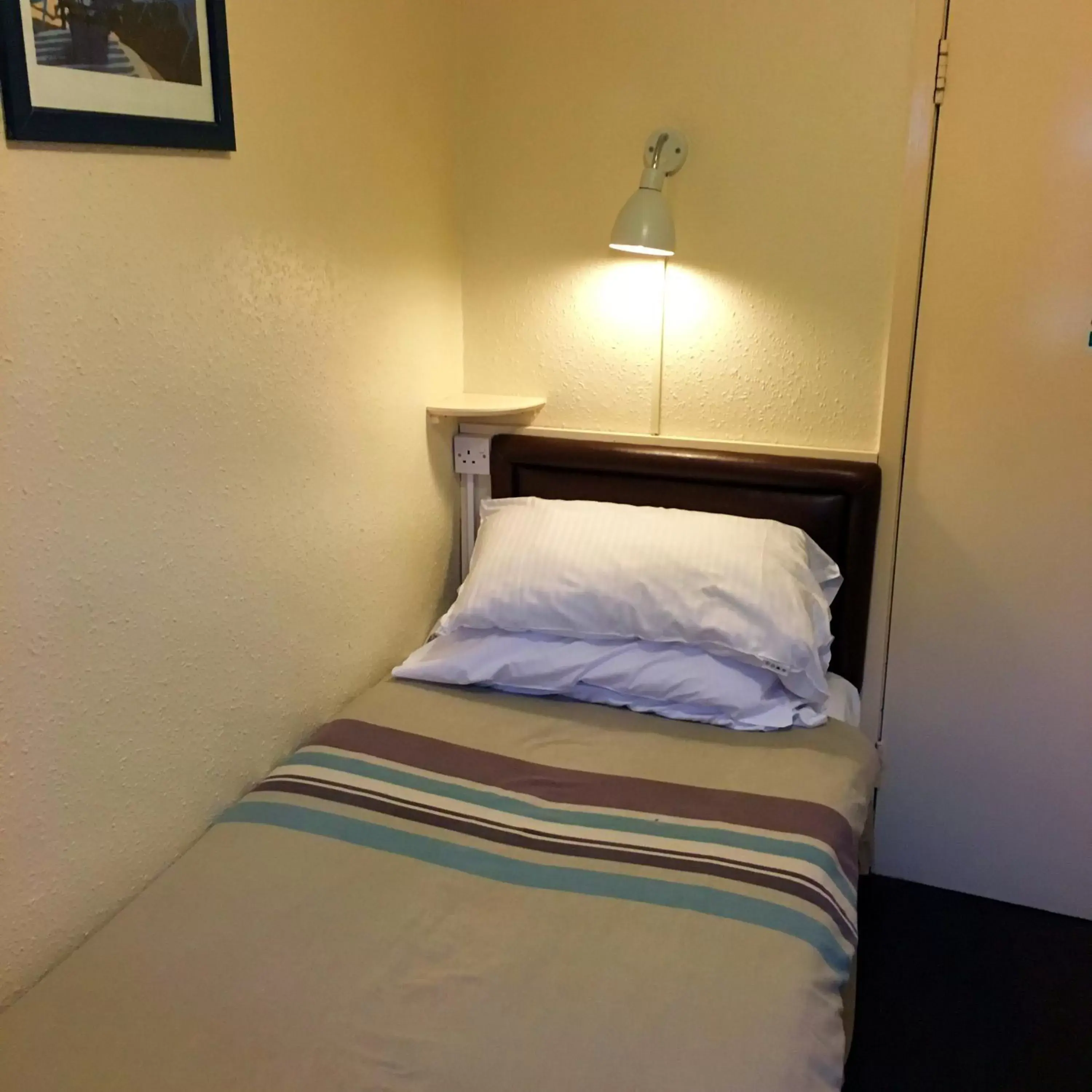 Bed in Redbeck Motel