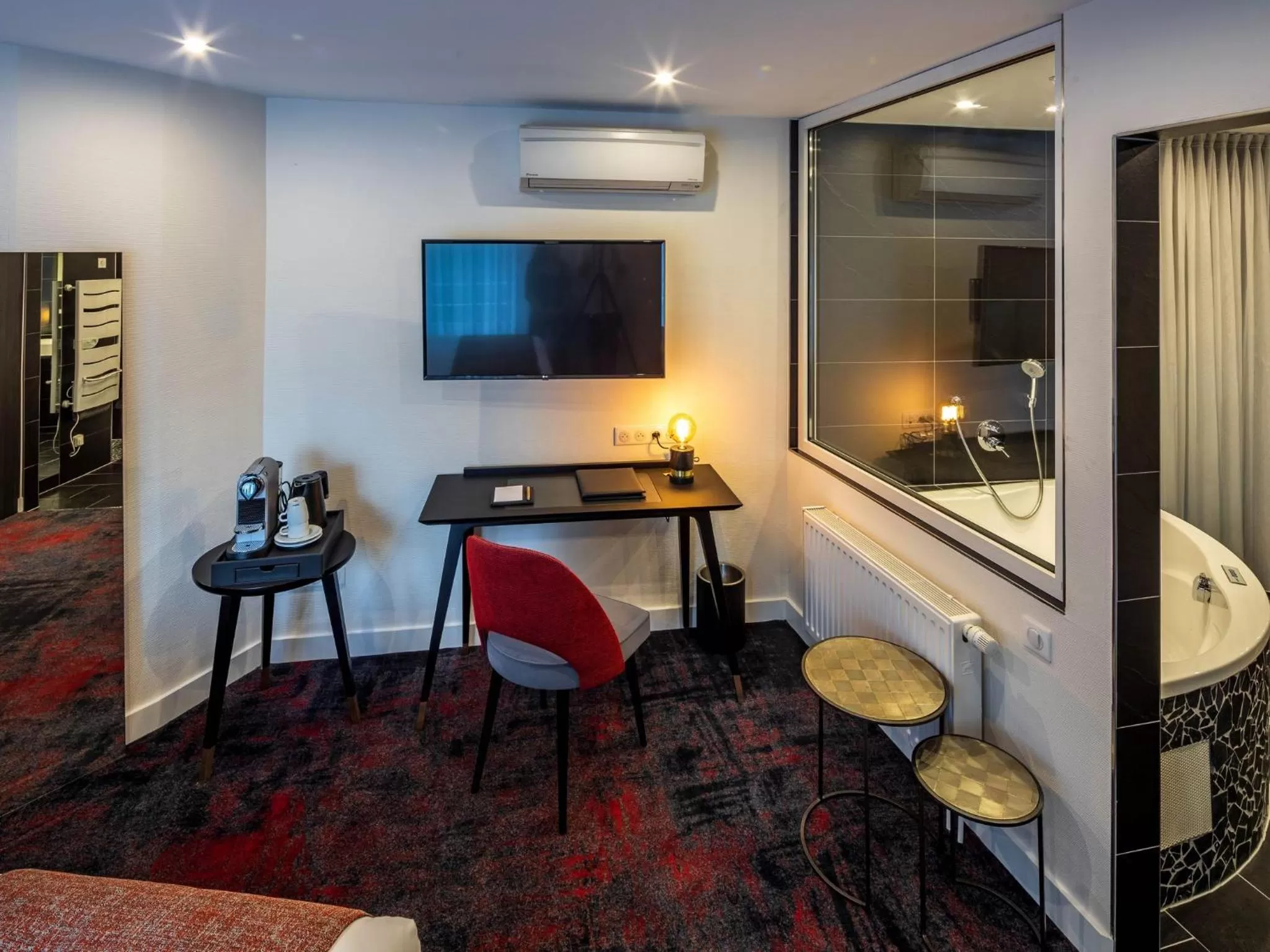 Bathroom in Hôtel Garrigae Villa La Florangerie - SPA & Piscine