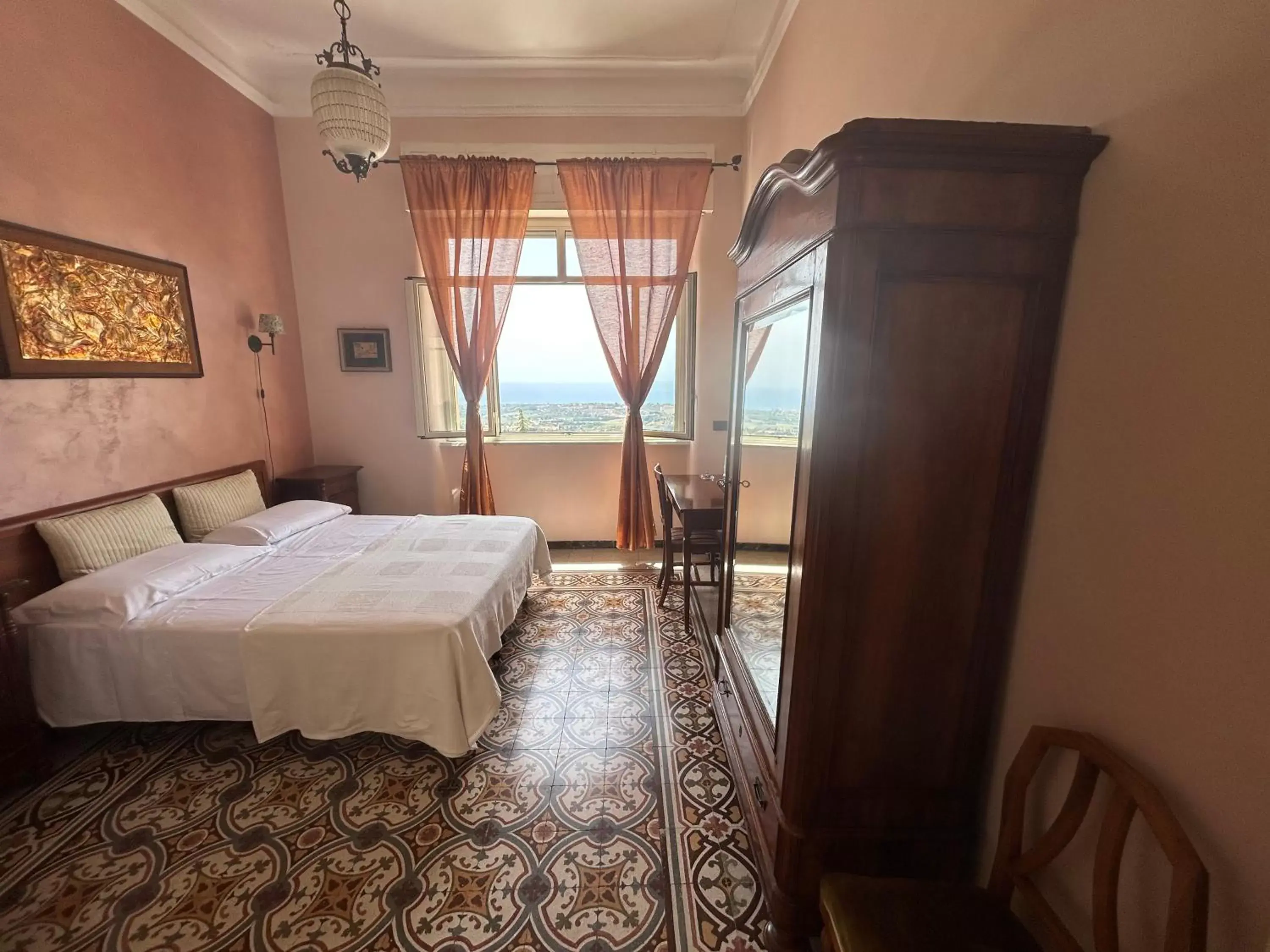 Photo of the whole room, Bed in La Finestra sulla Valle