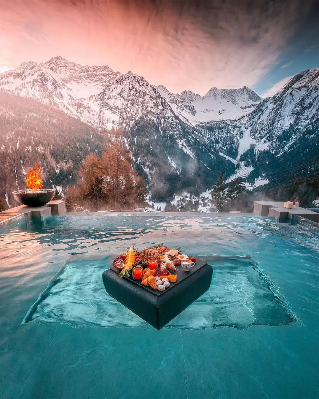 Swimming pool in Hotel Chalet Al Foss