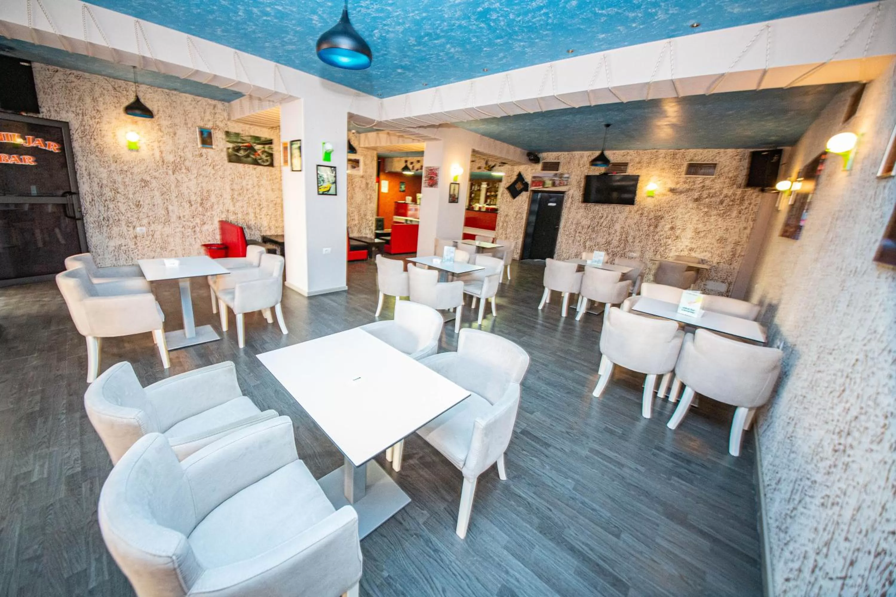 Restaurant/places to eat in Hotel Primavera