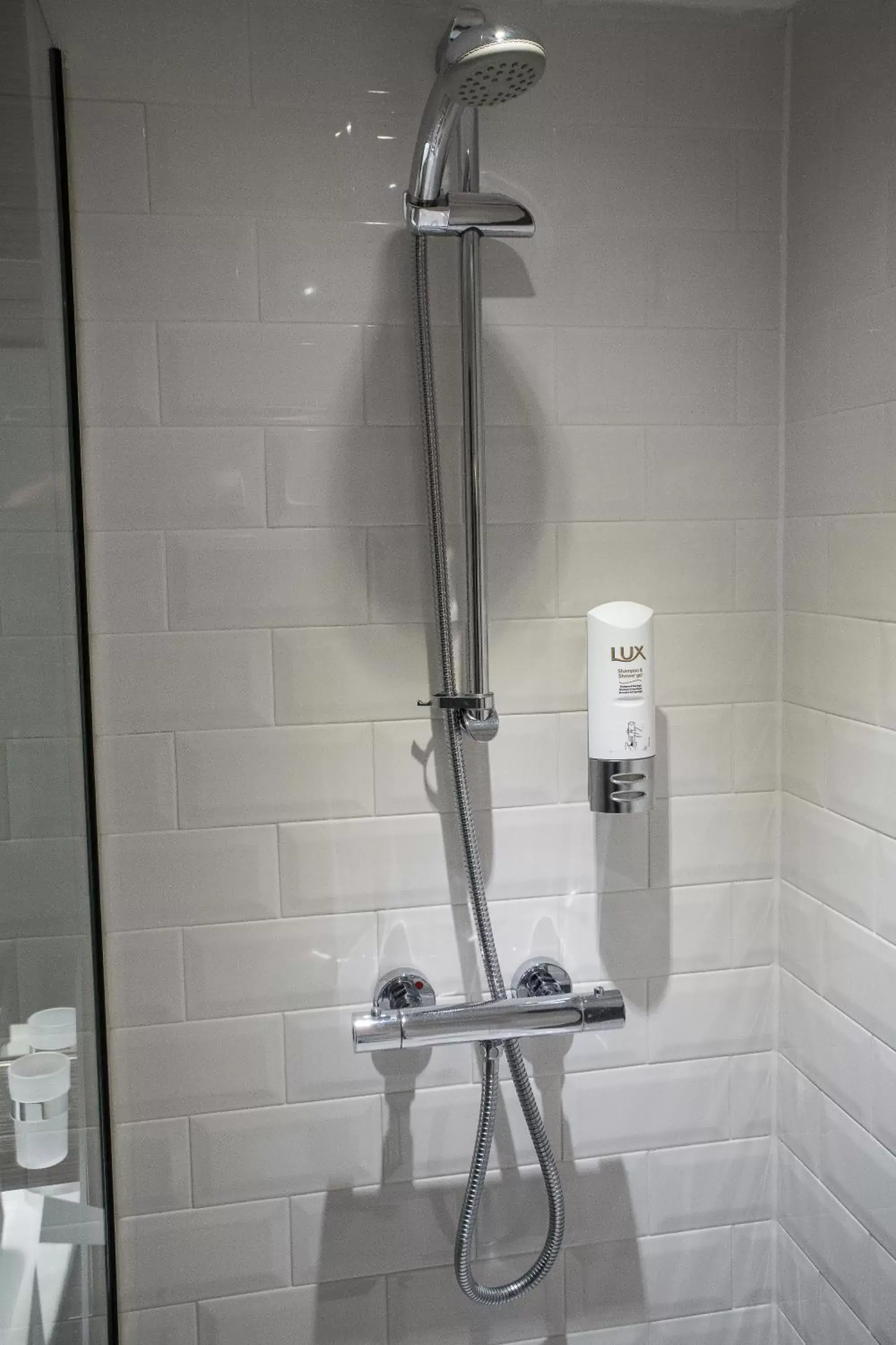 Shower, Bathroom in Mondo Hotel