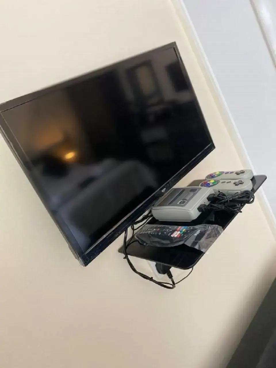 TV and multimedia, TV/Entertainment Center in Burlington Hotel