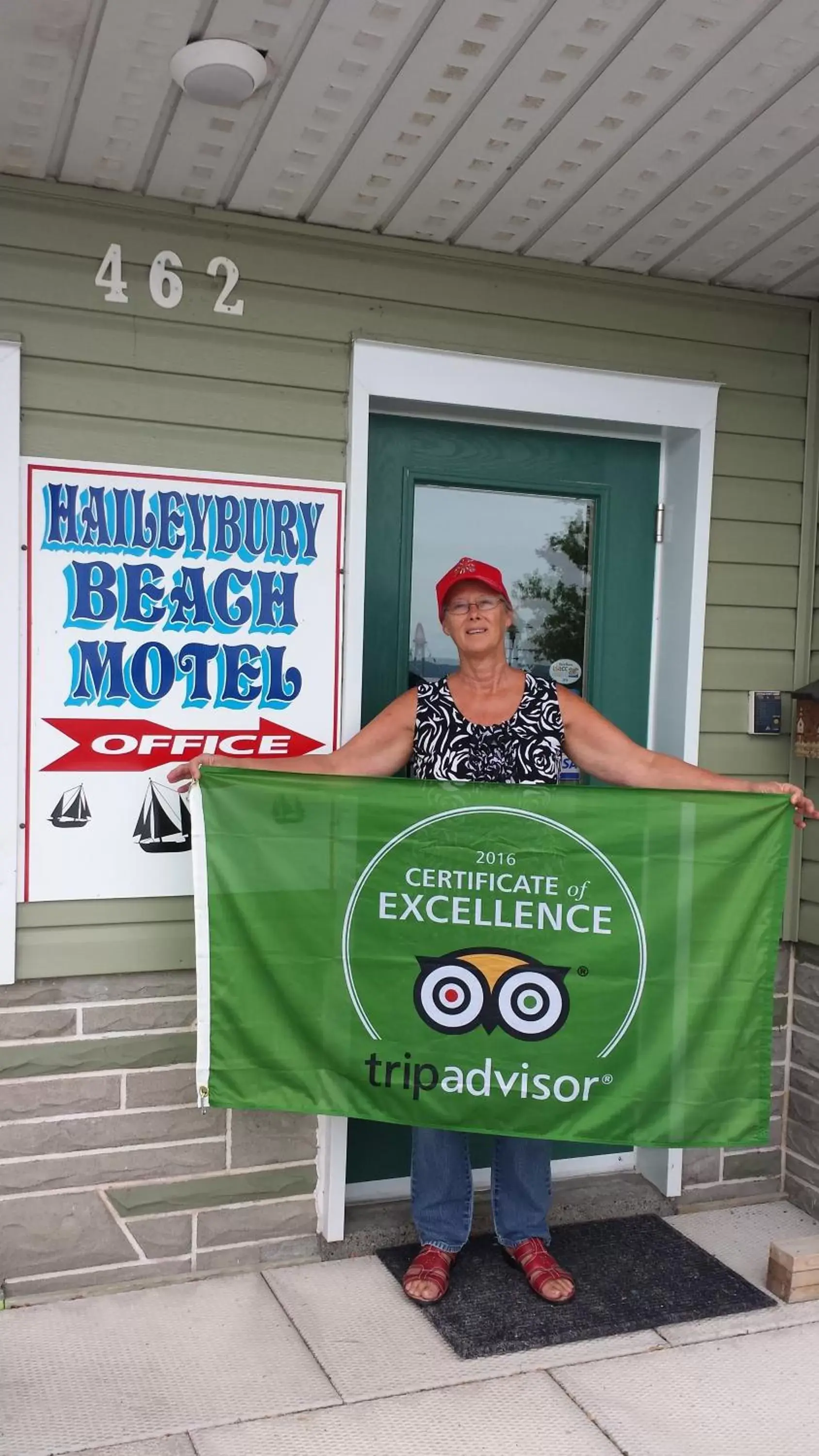 Certificate/Award, Facade/Entrance in Haileybury Beach Motel