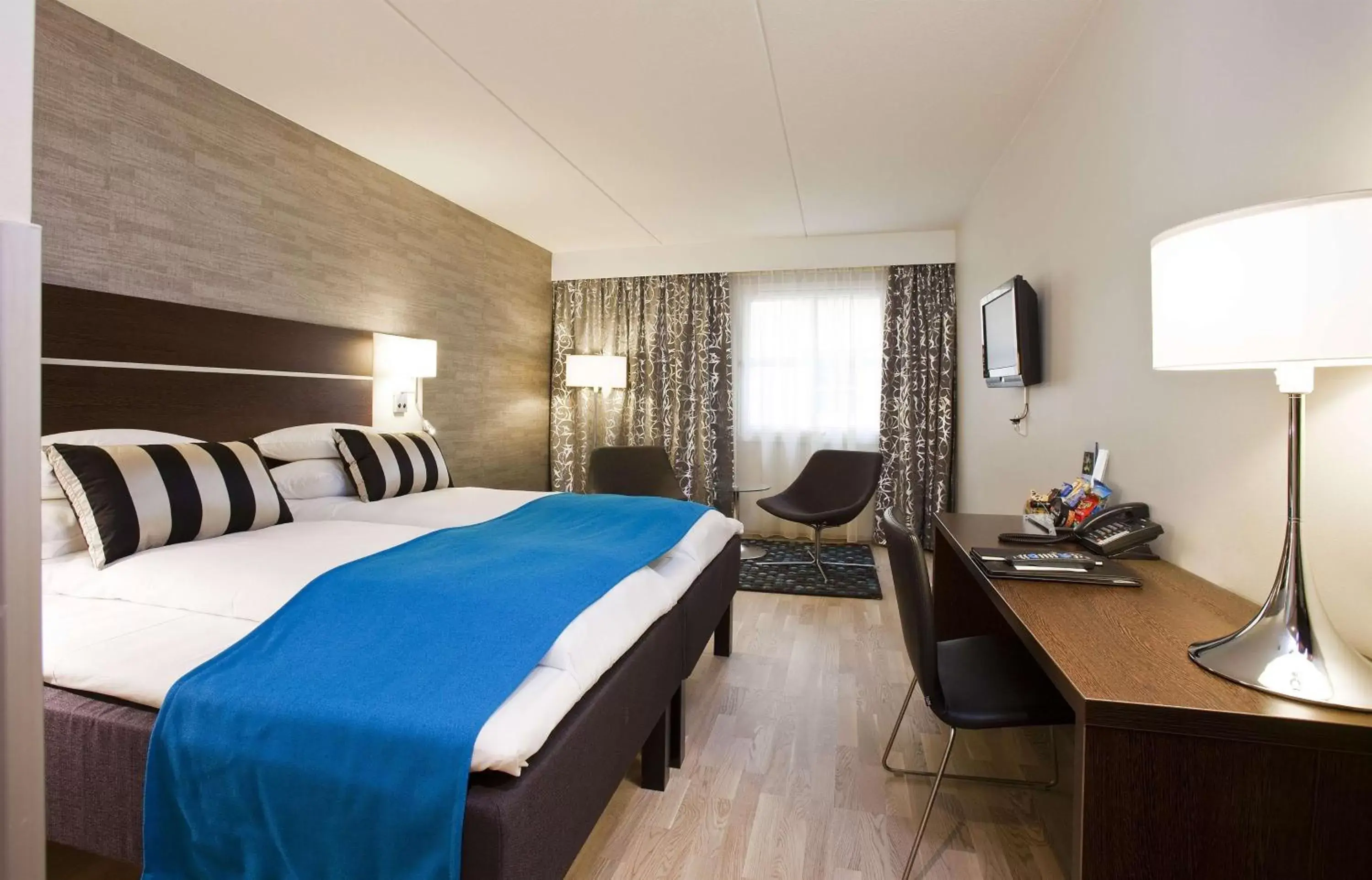 Photo of the whole room, Bed in Scandic Victoria